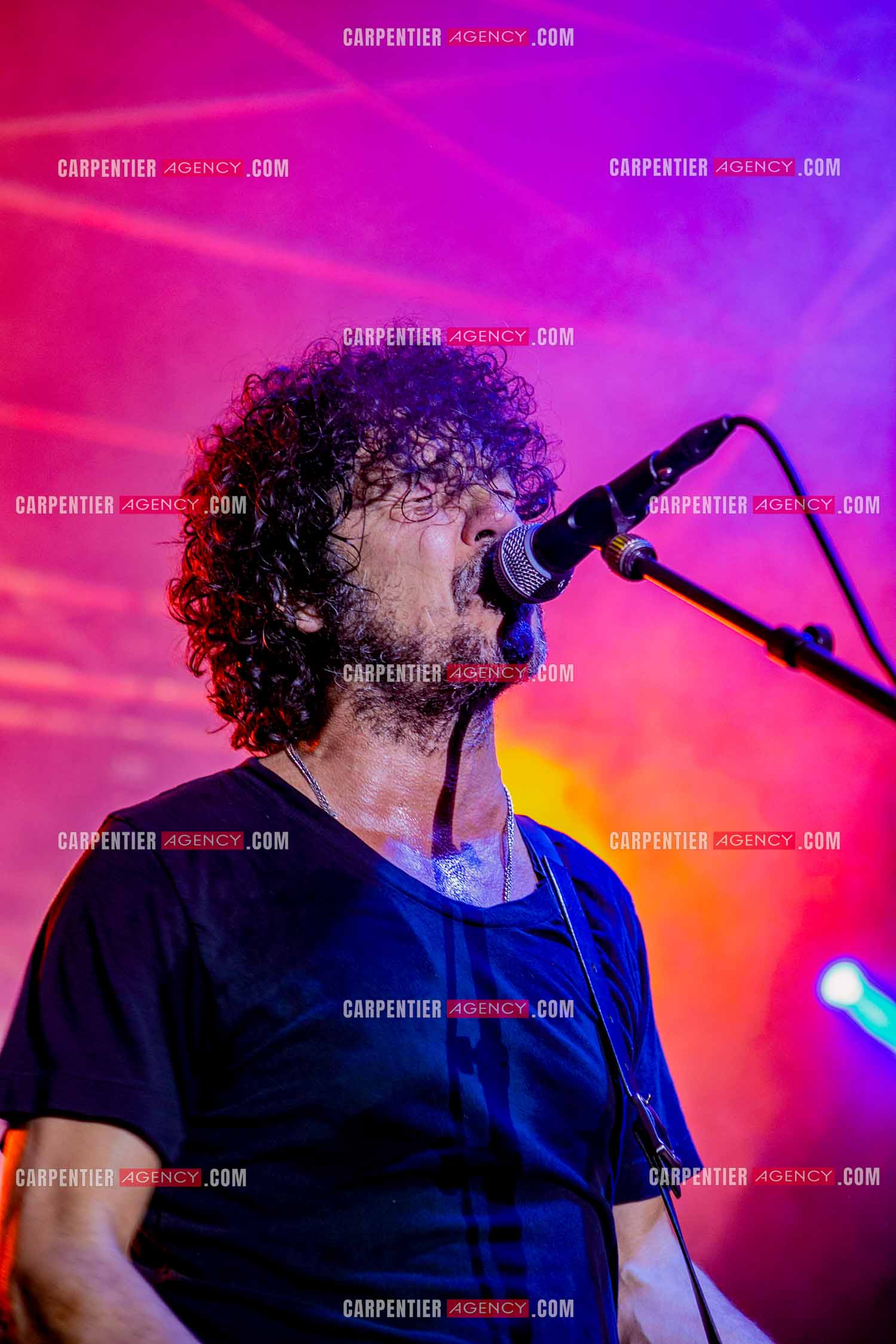 Le guitariste Yarol Poupaud en concert.