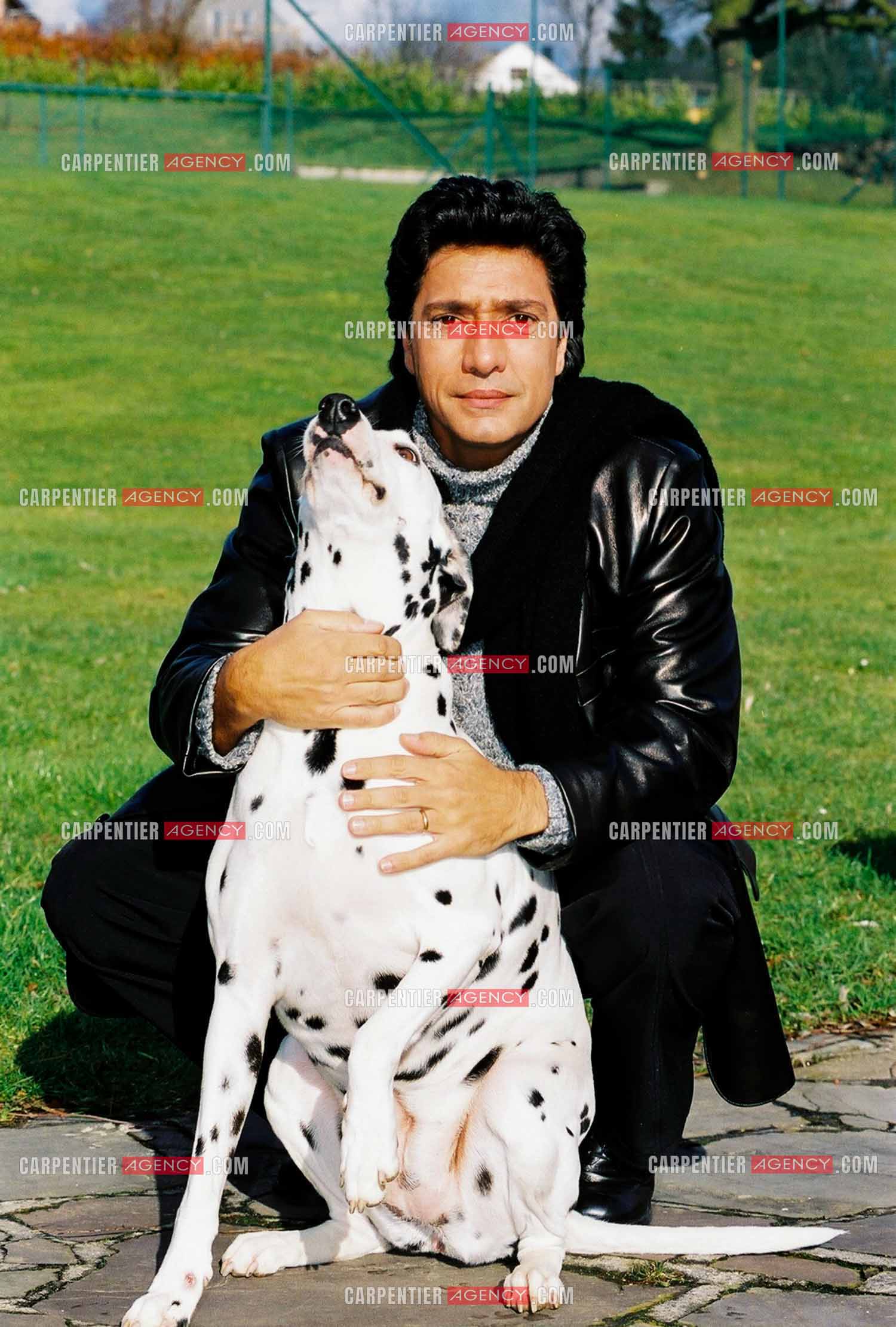 Le chanteur Frédéric François chez lui en Belgique. Frédéric et sa chienne Dalmatien Lady.  ( Exclusif )