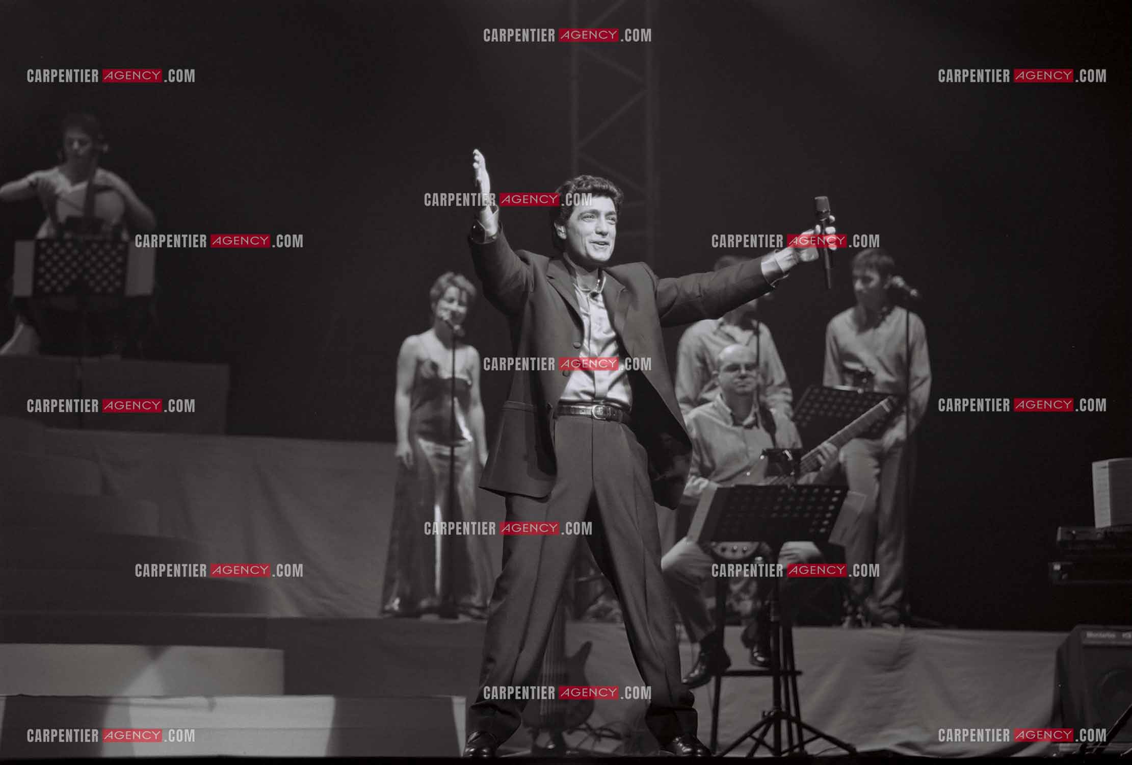 Le chanteur Frédéric François à l'Olympia du 10 au 19 mars 2000.  ( Exclusif )