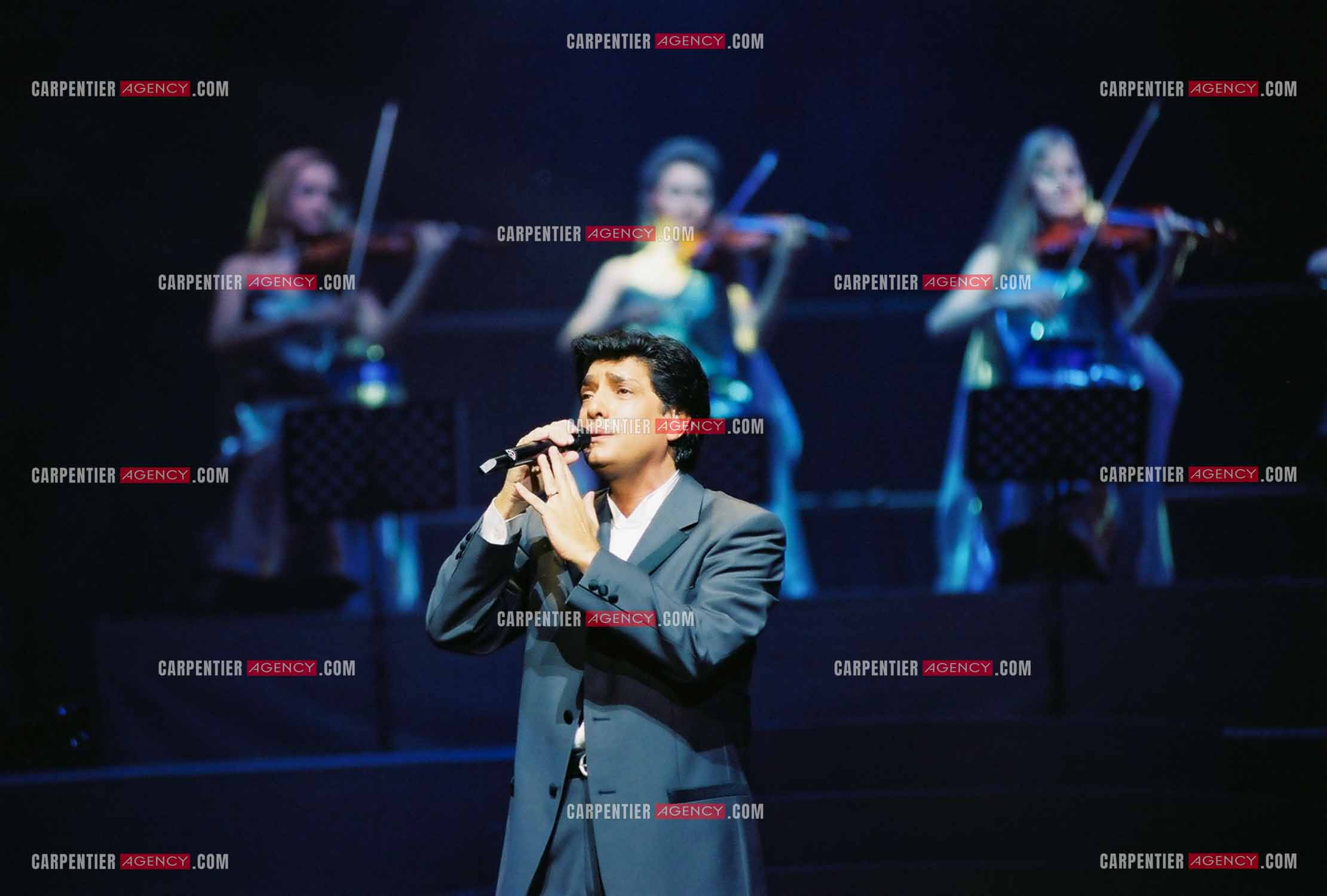 Le chanteur Frédéric François à l'Olympia du 10 au 19 mars 2000.  ( Exclusif )