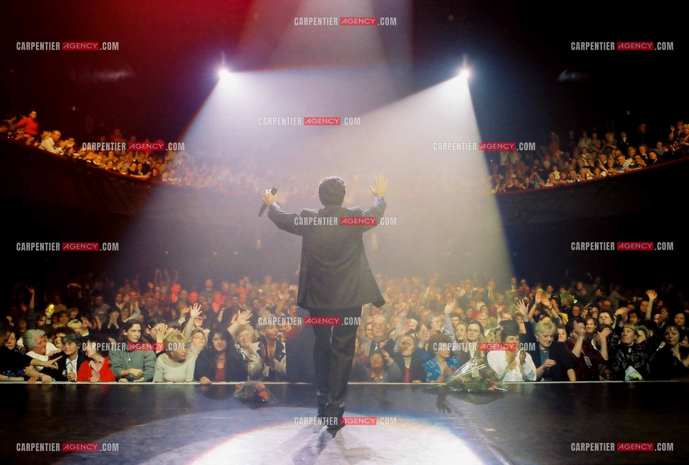 Le chanteur Frédéric François à l'Olympia du 10 au 19 mars 2000.  ( Exclusif )