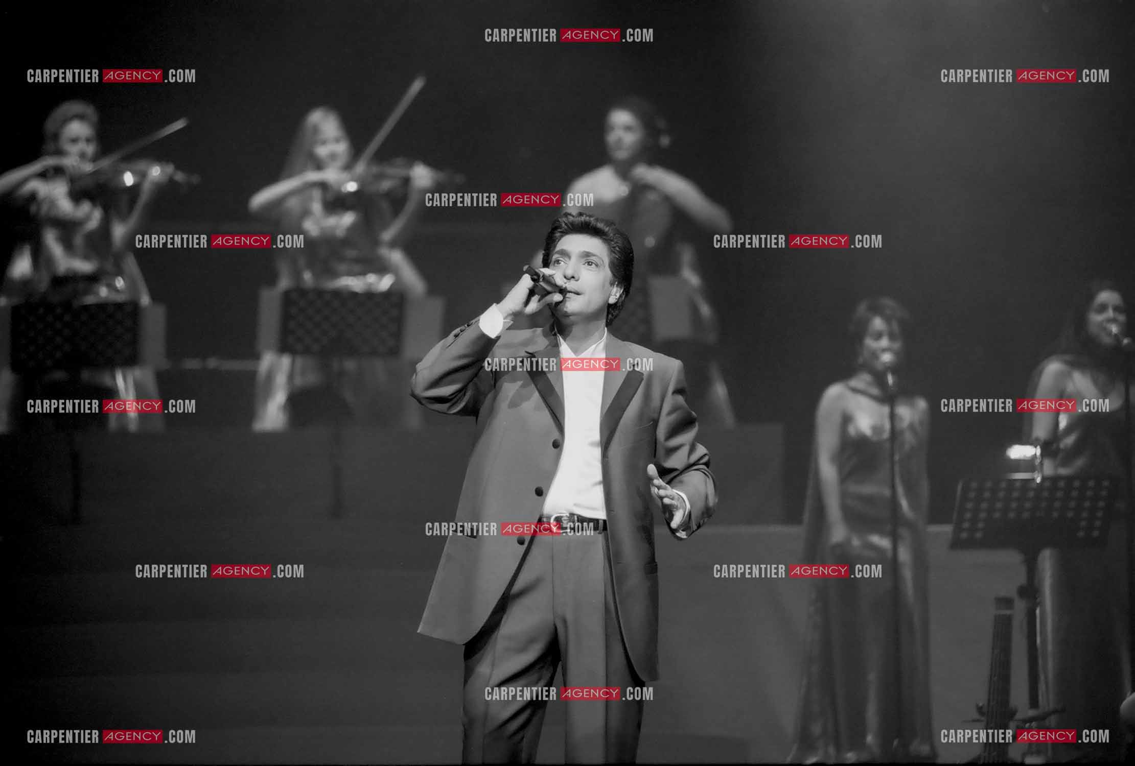 Le chanteur Frédéric François à l'Olympia du 10 au 19 mars 2000.  ( Exclusif )