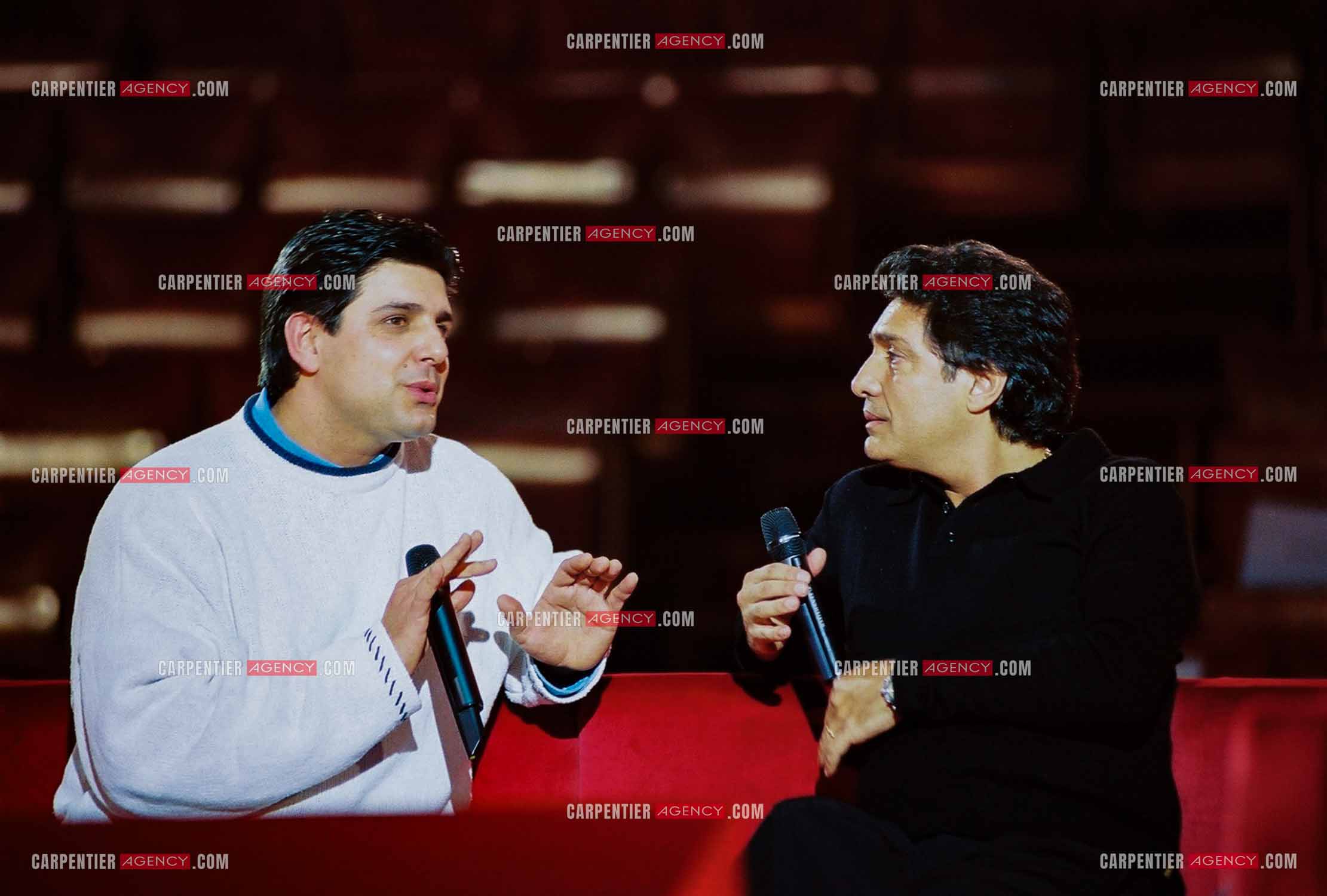 RTL Télévision rend hommage à Frédéric François autour de sa famille et ses amis. Frédéric en duo avec son frère Santo Barracato.   ( Exclusif )