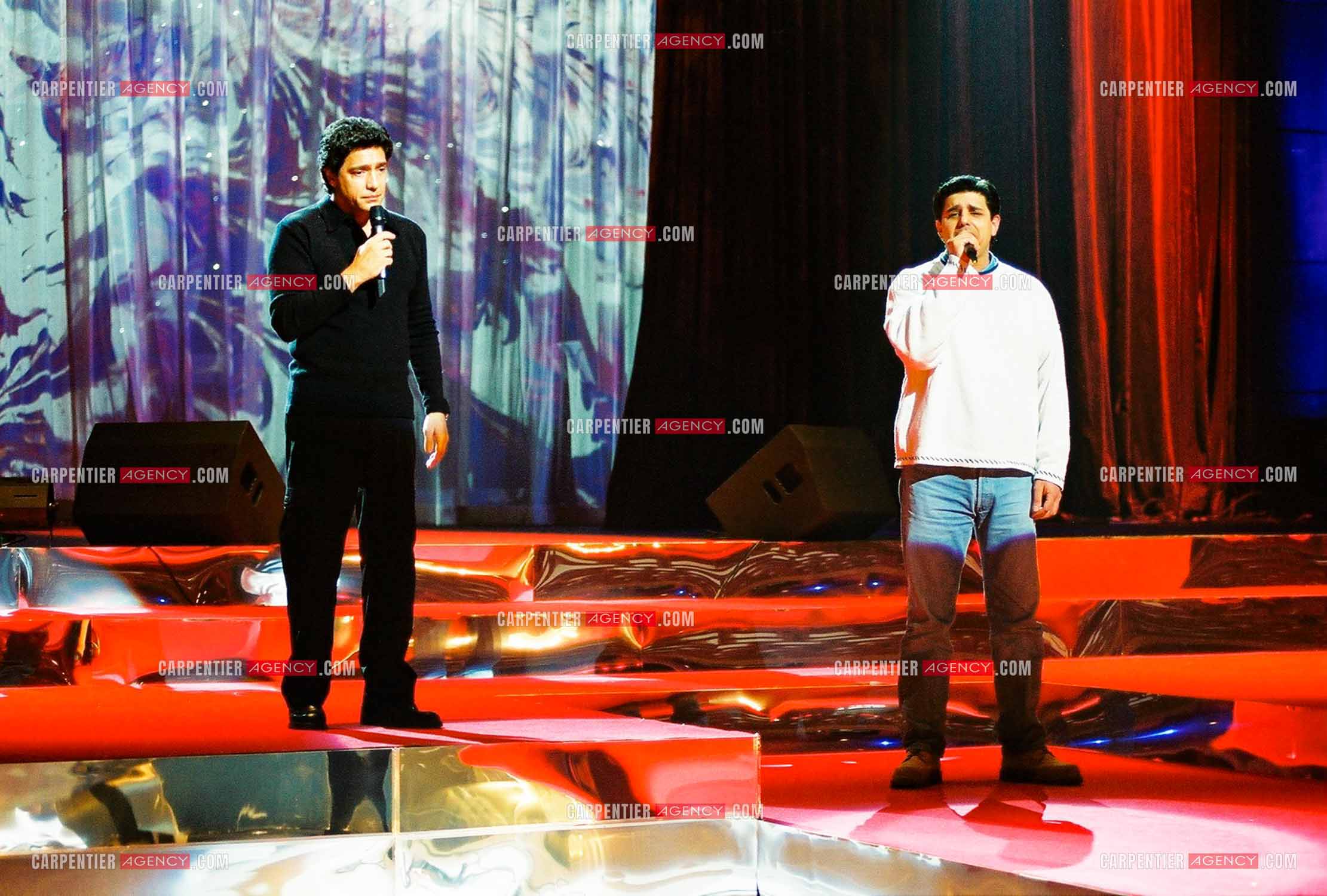 RTL Télévision rend hommage à Frédéric François autour de sa famille et ses amis. Frédéric en duo avec son frère Santo Barracato.   ( Exclusif )