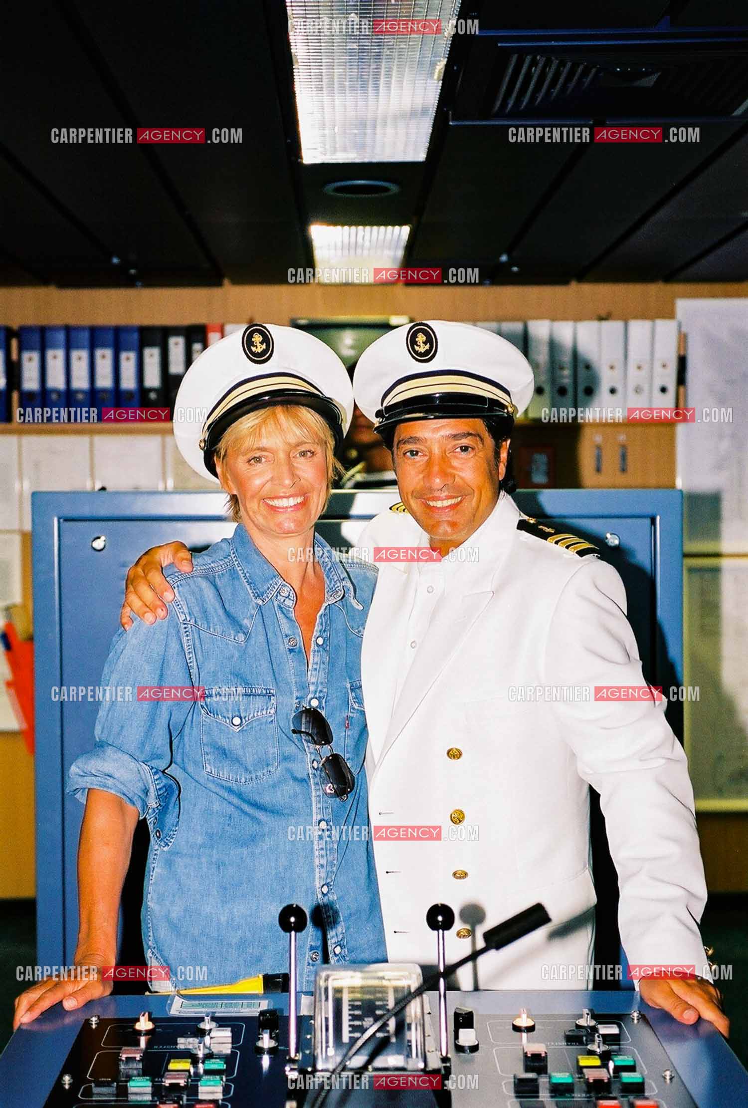 Le chanteur Frédéric François et sa femme Monique lors des escales de sa croisière aux Caraïbes en 2001.  ( Exclusif )
