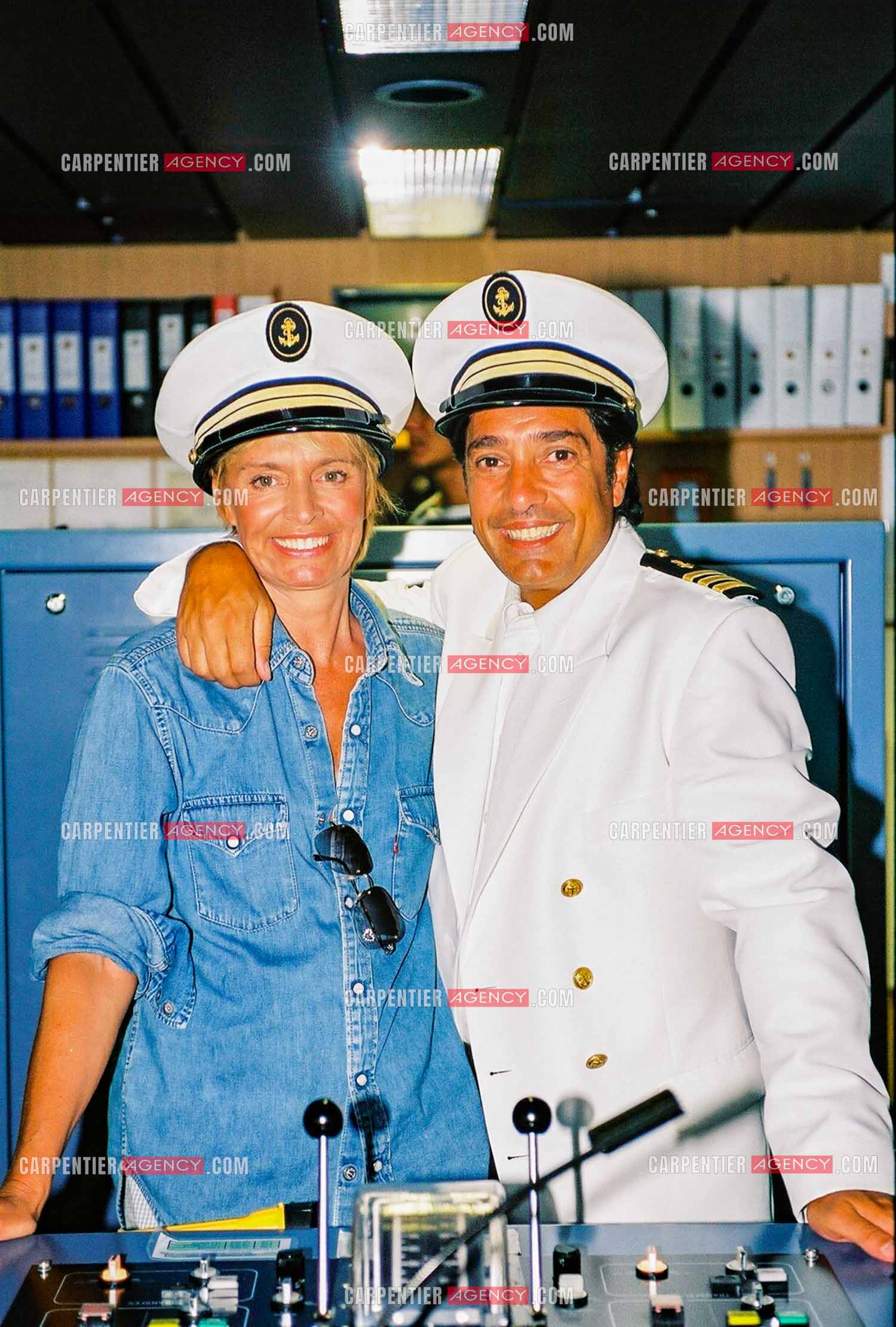 Le chanteur Frédéric François et sa femme Monique lors des escales de sa croisière aux Caraïbes en 2001.  ( Exclusif )