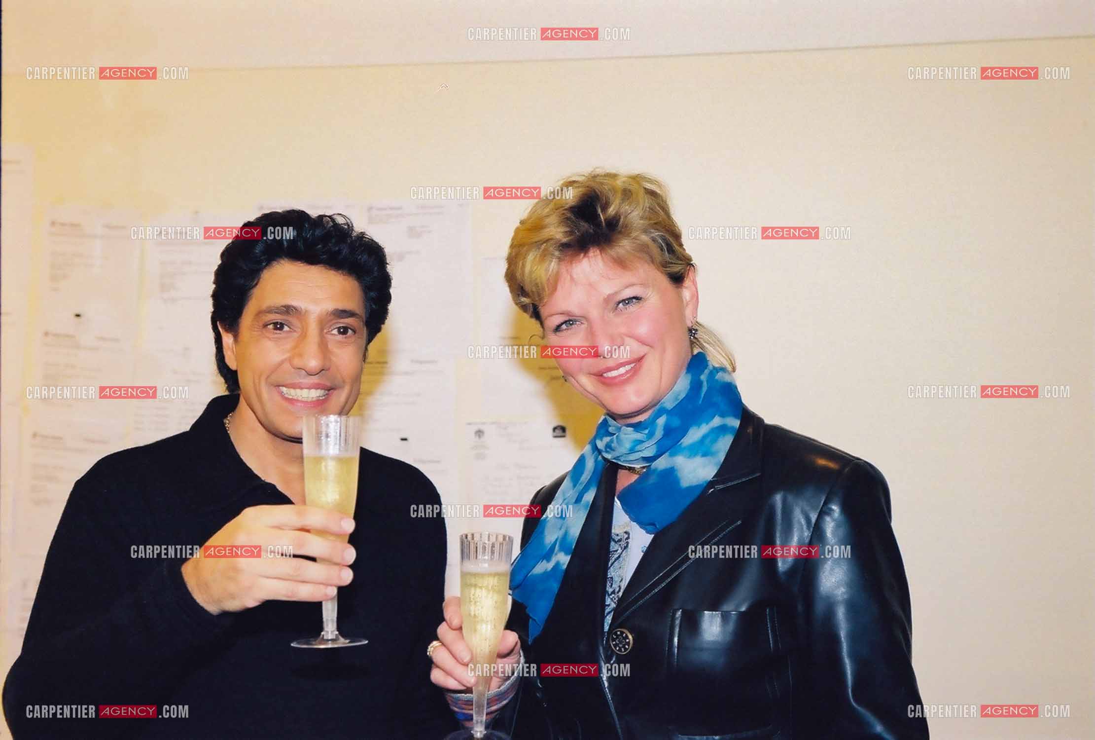 Le chanteur Frédéric François à l'Olympia du 10 au 19 mars 2000. Dans sa loge, Frédéric et la chanteuse Jeane Manson.   ( Exclusif )