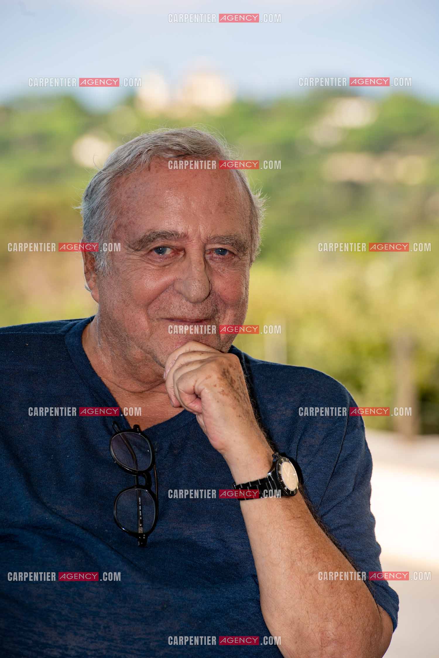 Le créateur de mode Daniel Hechter chez lui dans sa résidence de St Tropez en 2023.   ( Exclusif )