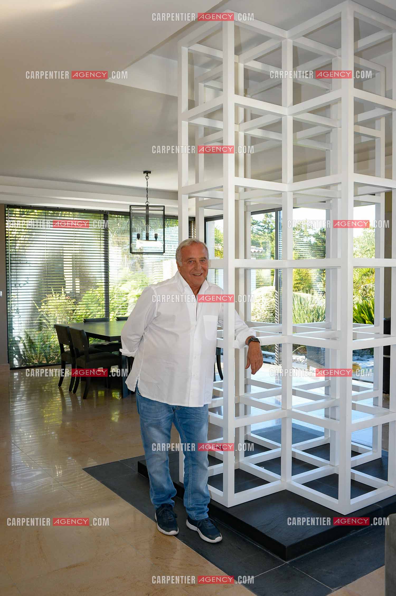 Le créateur de mode Daniel Hechter chez lui dans sa résidence de St Tropez en 2017.   ( Exclusif )