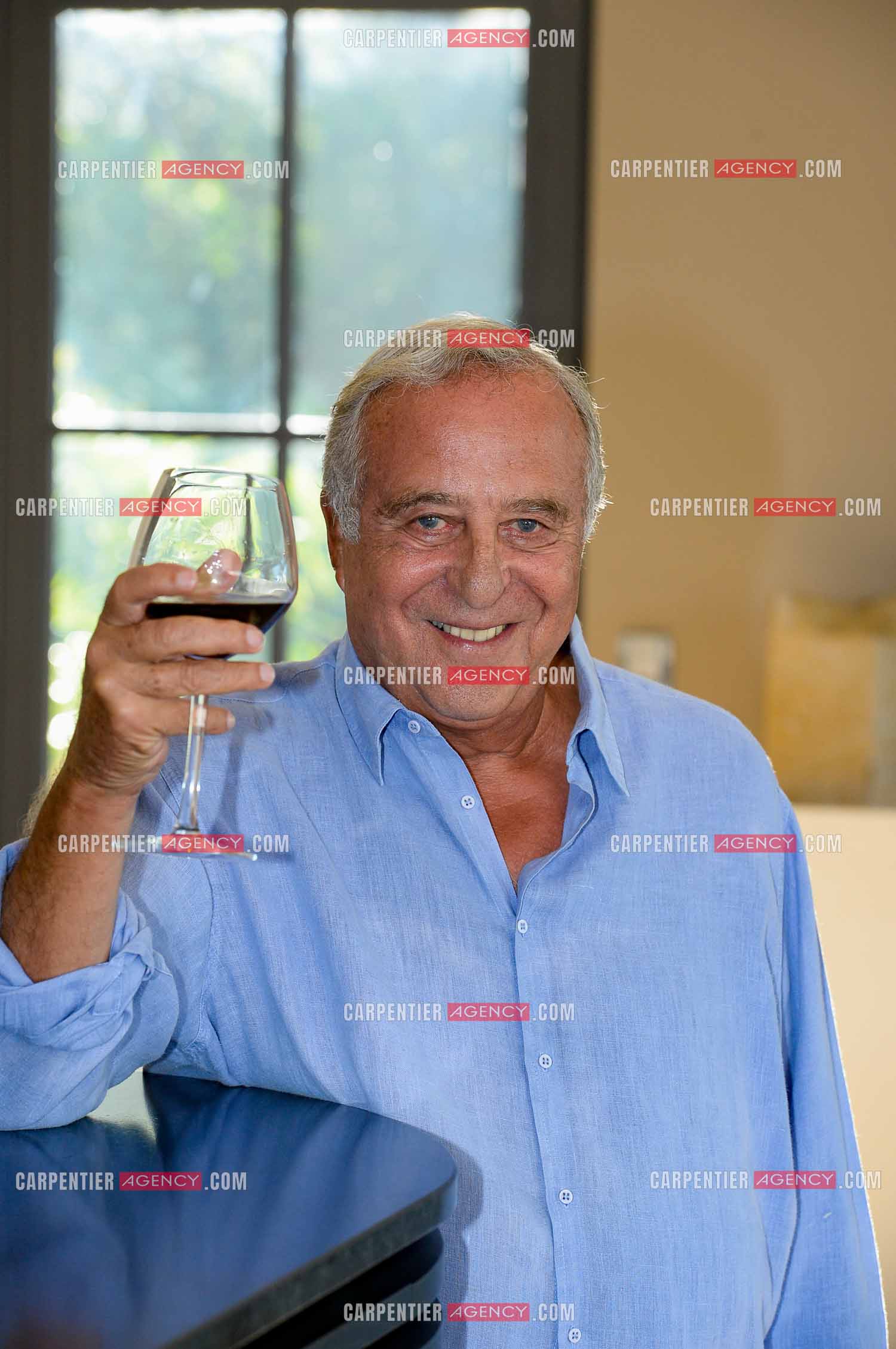 Le créateur de mode Daniel Hechter chez lui dans sa résidence de St Tropez en 2017.   ( Exclusif )