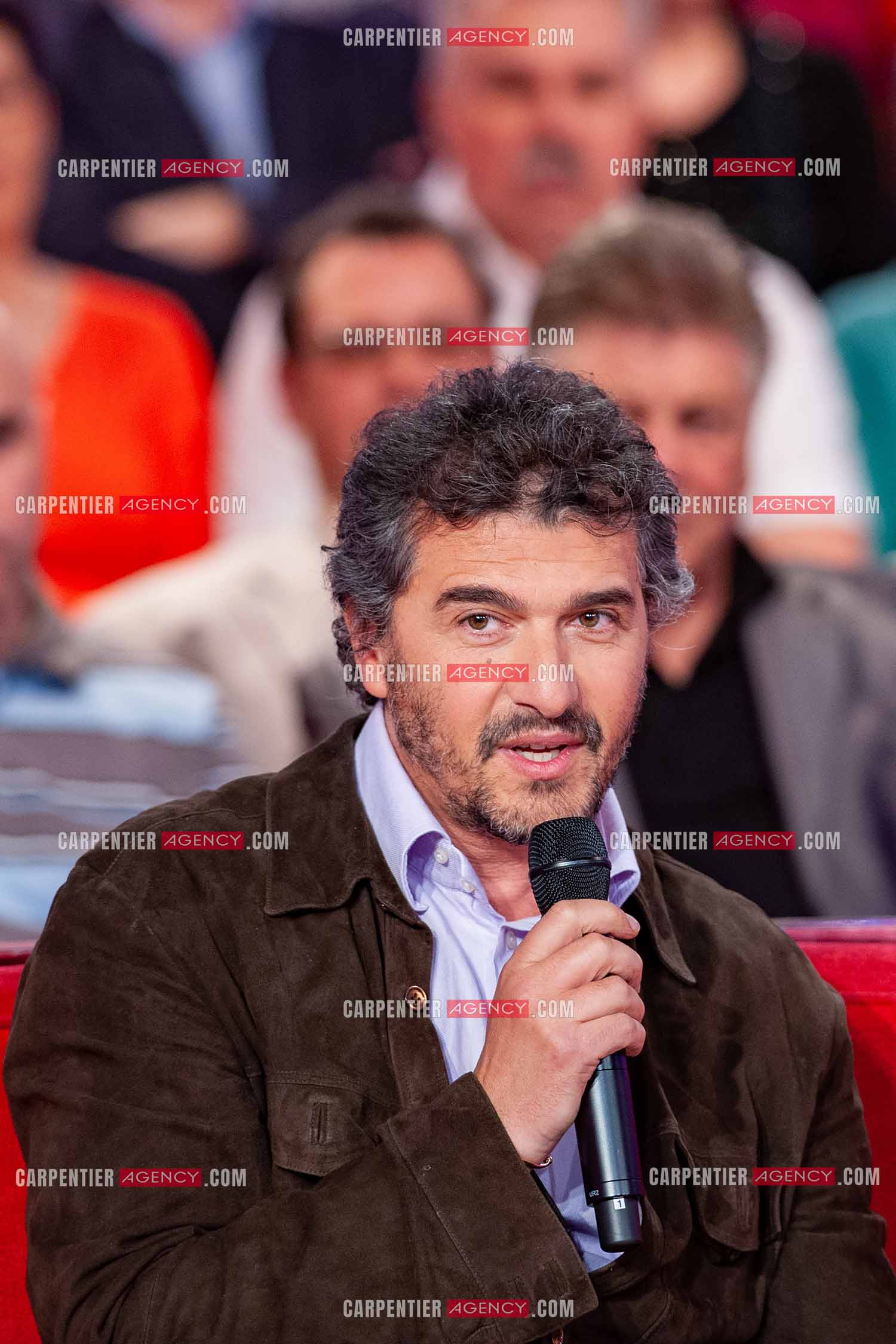 Le chanteur Daniel Levi invité dans l'émission Vivement Dimanche spéciale comédies musicales.