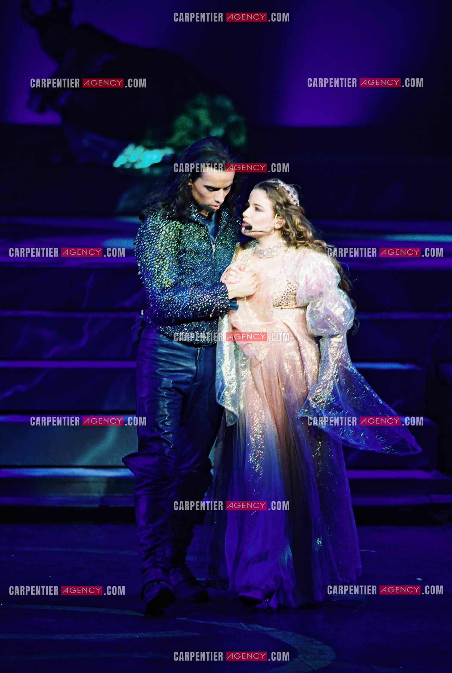 La nouvelle comédie musicale “ ROMÉO & JULIETTE “ de Gérard Presgurvic au Palais des Congrès de Paris à partir du 19 janvier 2001. Damien Sargue dans le rôle de Roméo et Cécilia Cara dans le rôle de Juliette.       ( Exclusif )