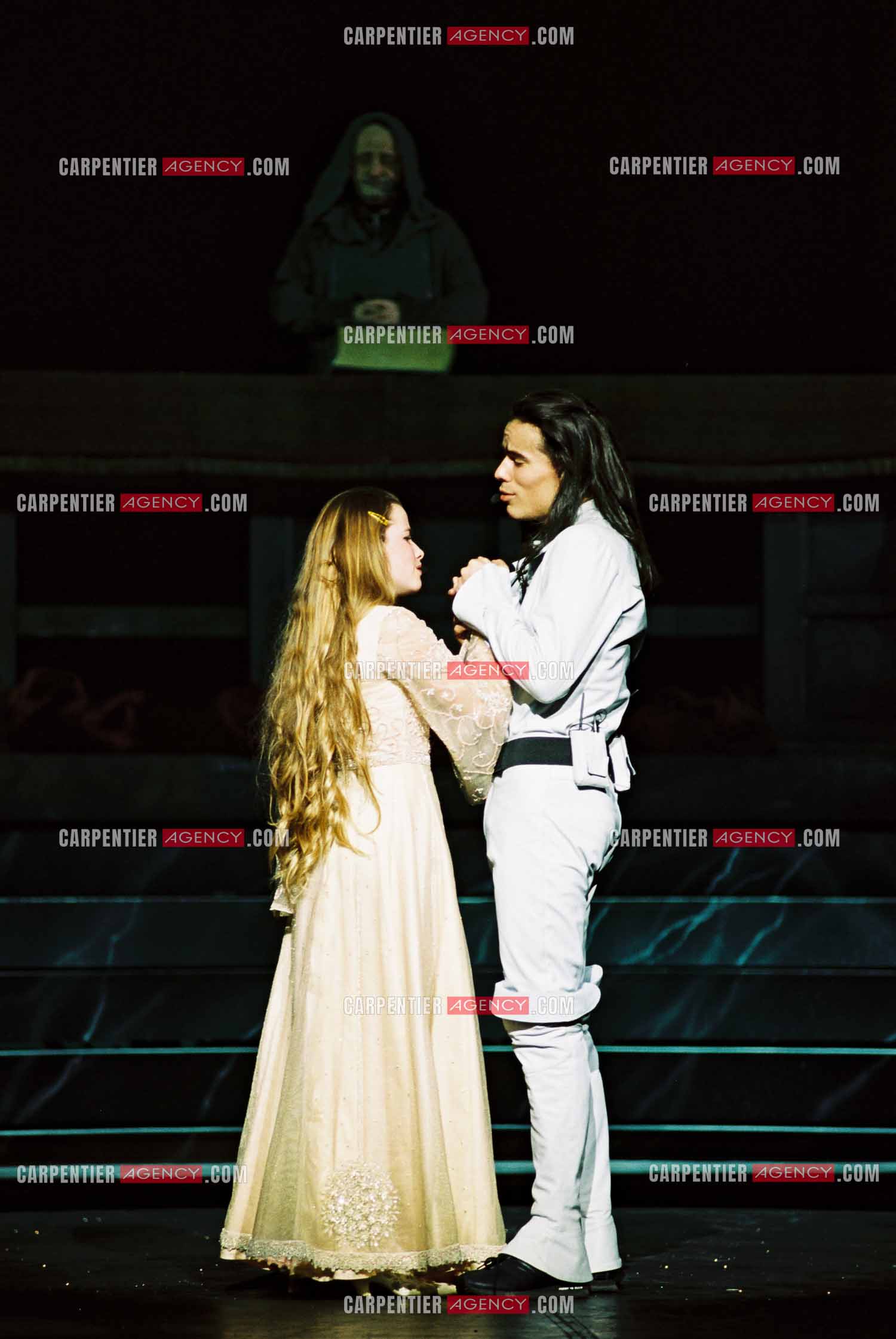 La nouvelle comédie musicale “ ROMÉO & JULIETTE “ de Gérard Presgurvic au Palais des Congrès de Paris à partir du 19 janvier 2001. Damien Sargue dans le rôle de Roméo et Cécilia Cara dans le rôle de Juliette.       ( Exclusif )