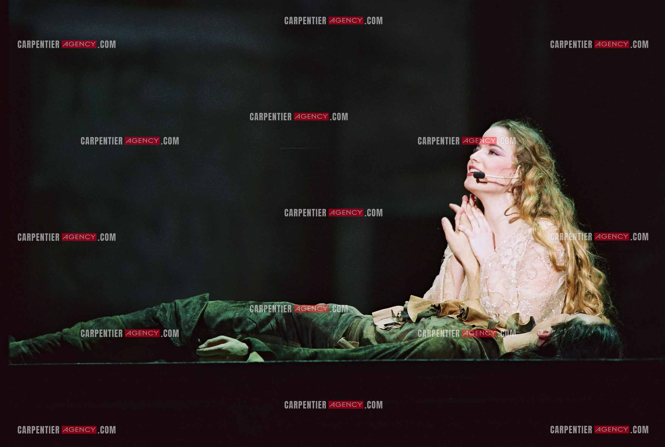 La nouvelle comédie musicale “ ROMÉO & JULIETTE “ de Gérard Presgurvic au Palais des Congrès de Paris à partir du 19 janvier 2001.        ( Exclusif )