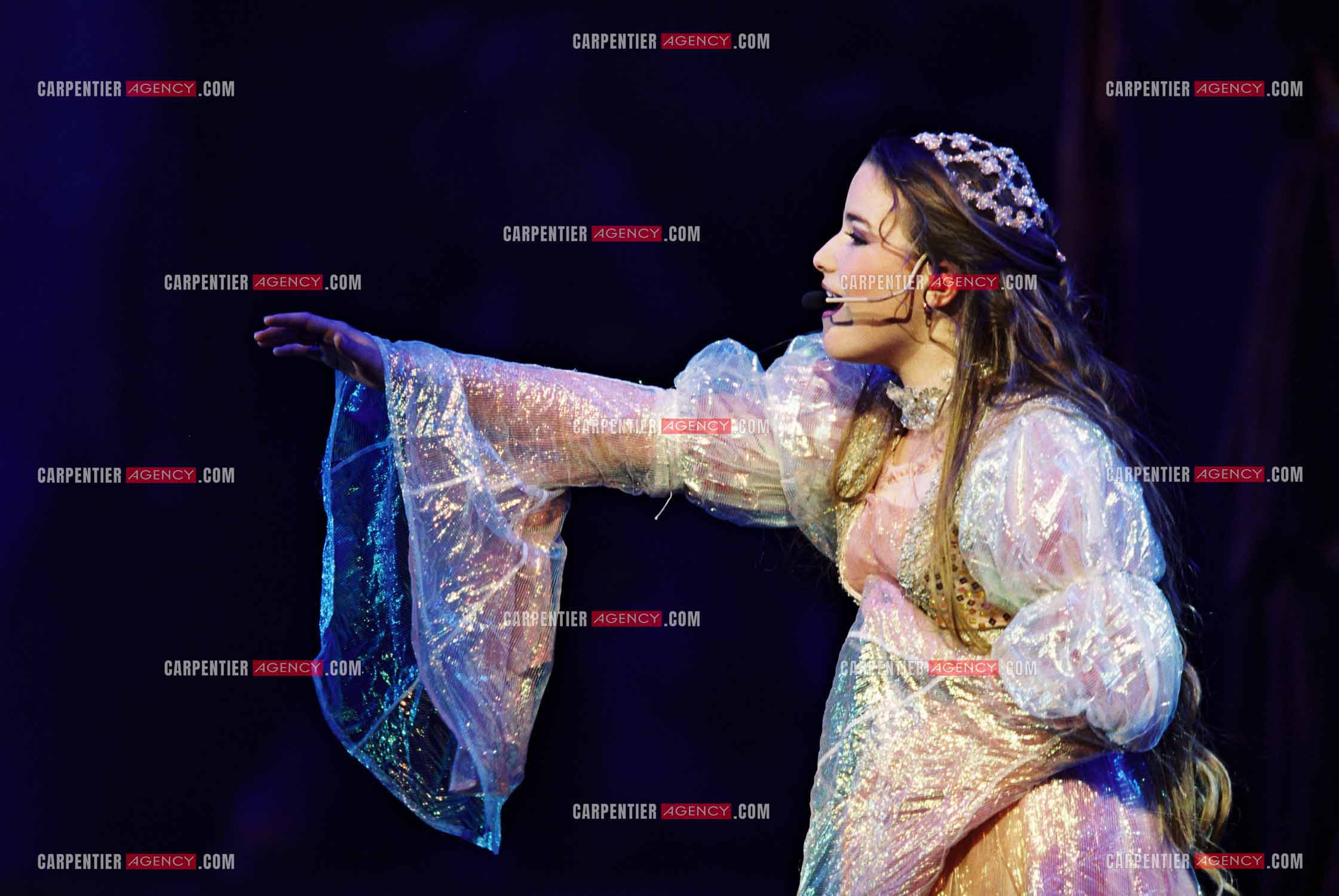 La nouvelle comédie musicale “ ROMÉO & JULIETTE “ de Gérard Presgurvic au Palais des Congrès de Paris à partir du 19 janvier 2001. Cécilia Cara dans le rôle de Juliette.       ( Exclusif )