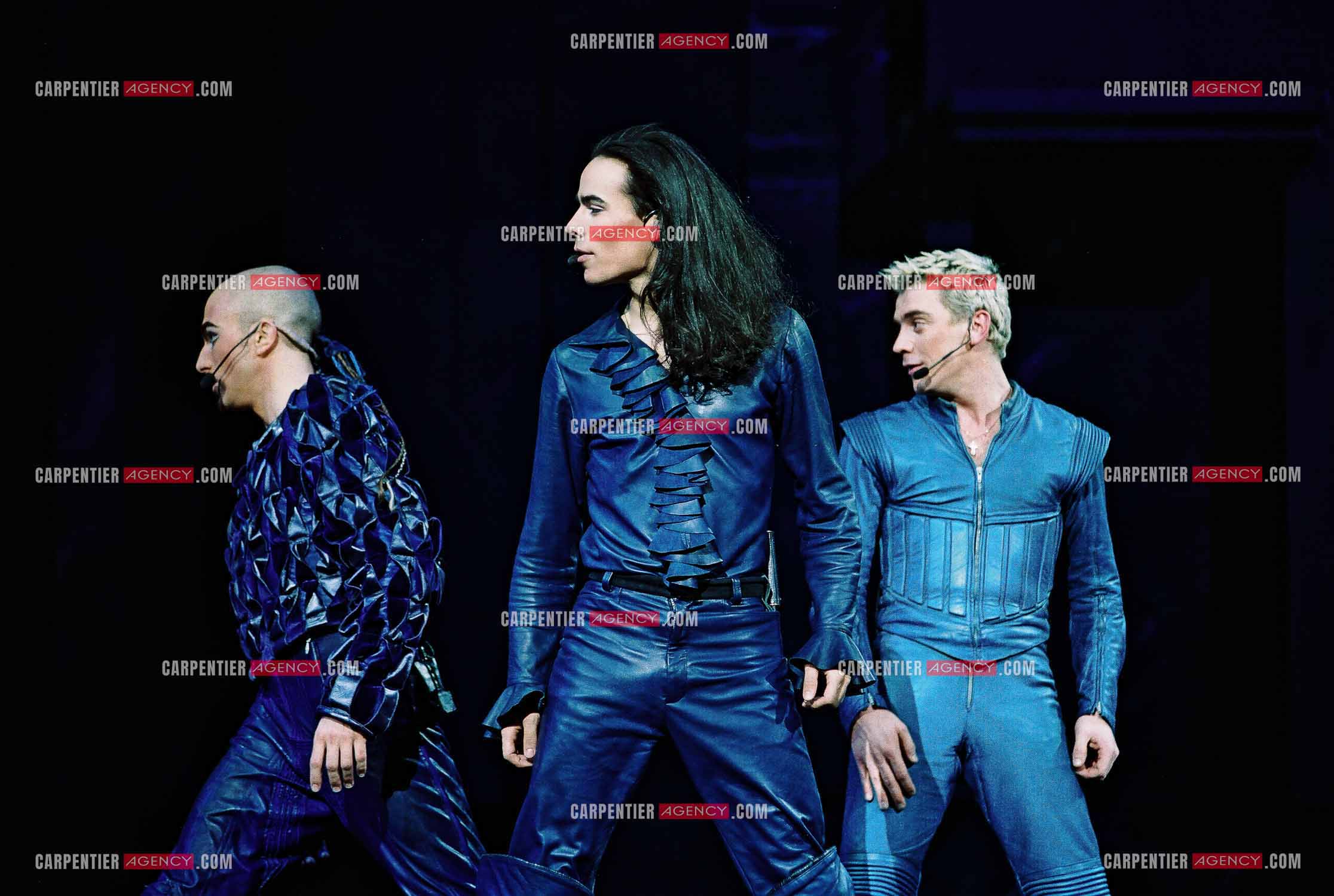 La nouvelle comédie musicale “ ROMÉO & JULIETTE “ de Gérard Presgurvic au Palais des Congrès de Paris à partir du 19 janvier 2001. Philippe d'Avilla dans le rôle de Mercutio, Damien Sargue dans le rôle de Roméo et Grégori Baquet dans le rôle de Benvolio.          ( Exclusif )