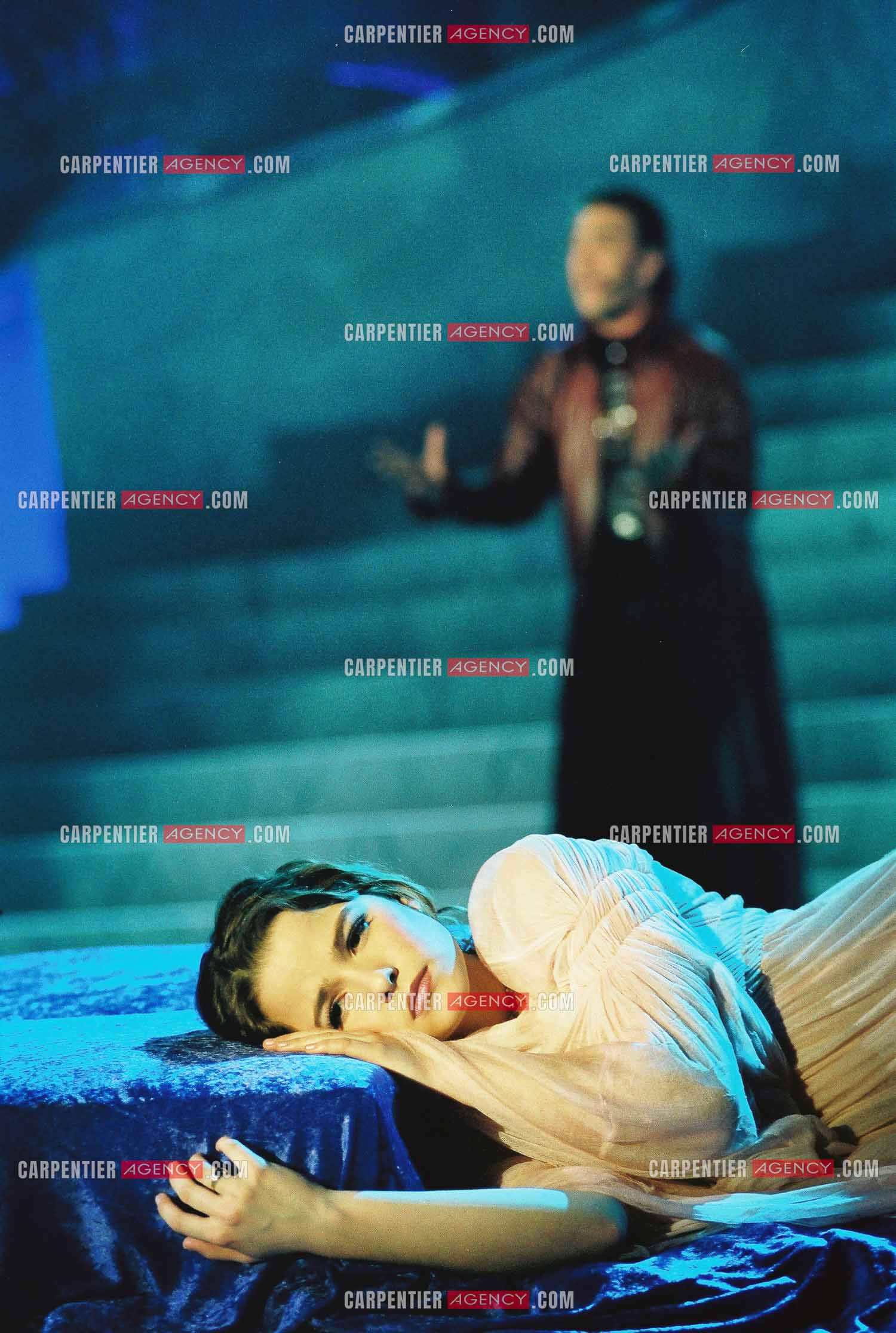 La nouvelle comédie musicale “ ROMÉO & JULIETTE “ de Gérard Presgurvic au Palais des Congrès de Paris à partir du 19 janvier 2001. Sébastien Chato dans le rôle du Comte Capulet et Cécilia Cara dans le rôle de Juliette.       ( Exclusif )