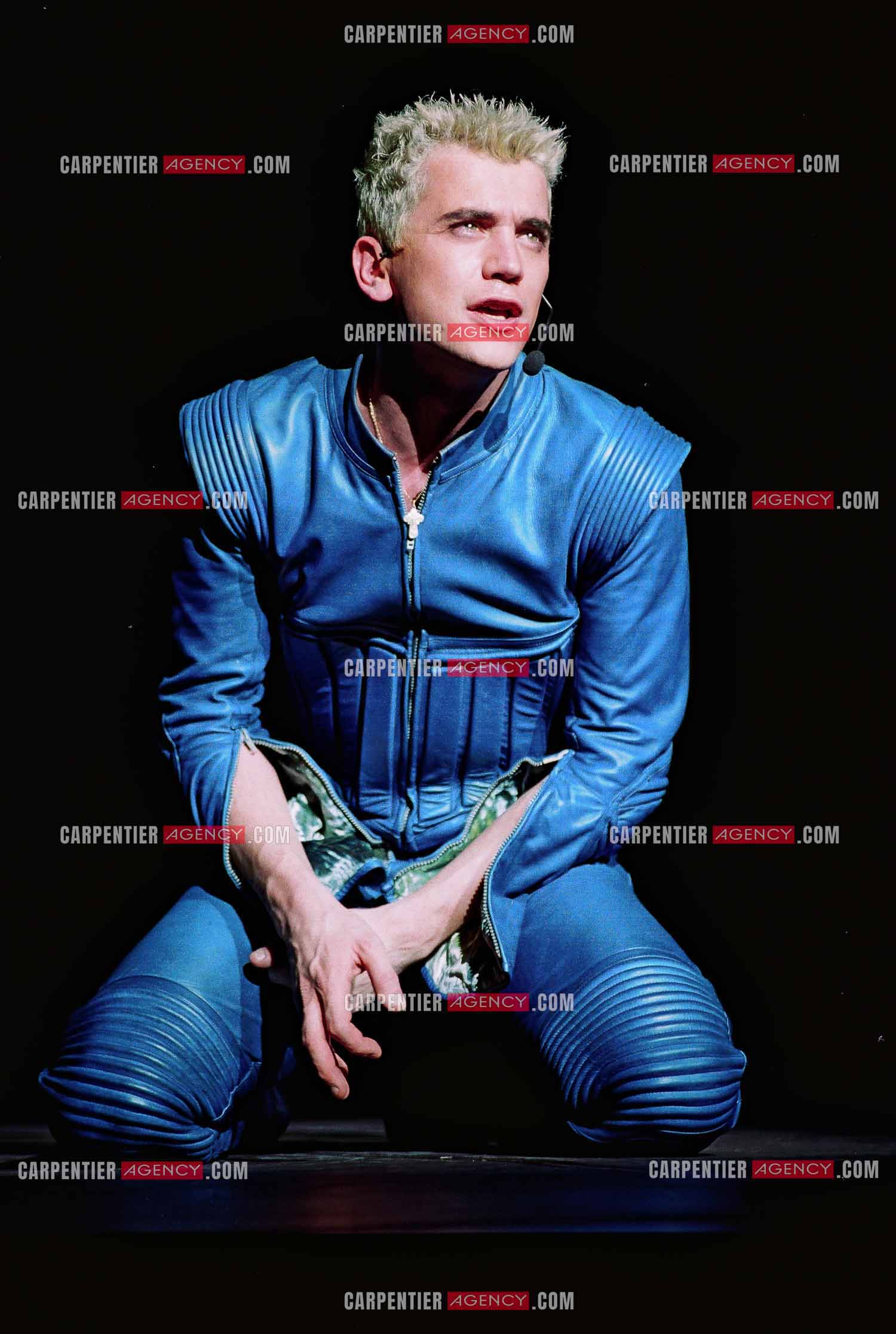 La nouvelle comédie musicale “ ROMÉO & JULIETTE “ de Gérard Presgurvic au Palais des Congrès de Paris à partir du 19 janvier 2001. Grégori Baquet dans le rôle de Benvolio.       ( Exclusif )