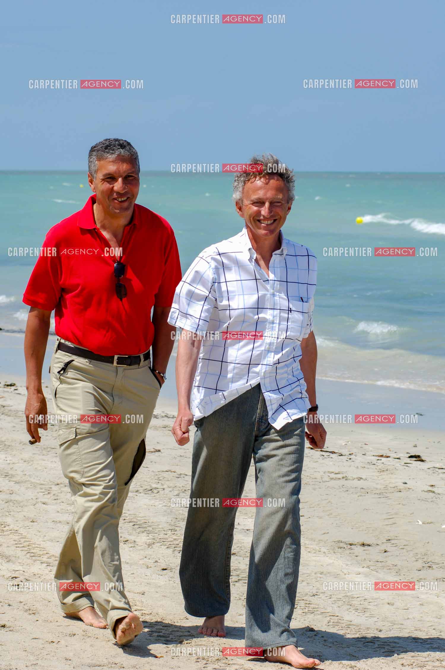 Les deux journalistes Rachid Arhab et Nelson Monfort lors du festival du film à Djerba en Tunisie le 1er mai 2006.  ( Exclusif )
