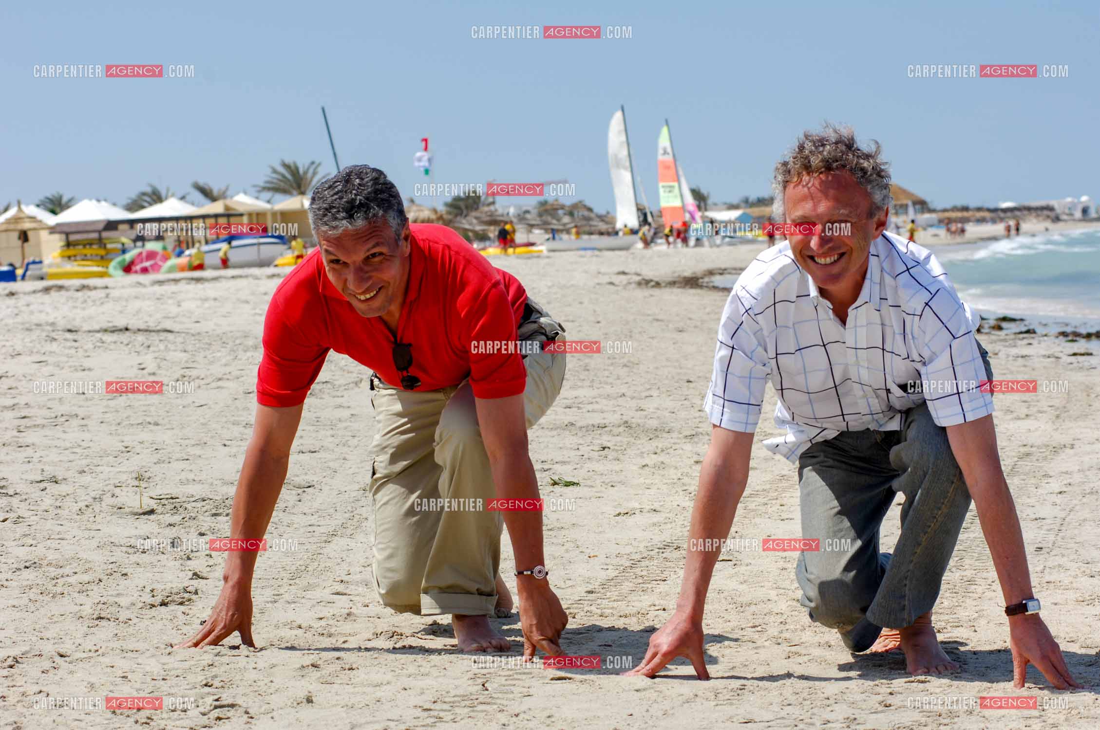 Les deux journalistes Rachid Arhab et Nelson Monfort lors du festival du film à Djerba en Tunisie le 1er mai 2006.  ( Exclusif )