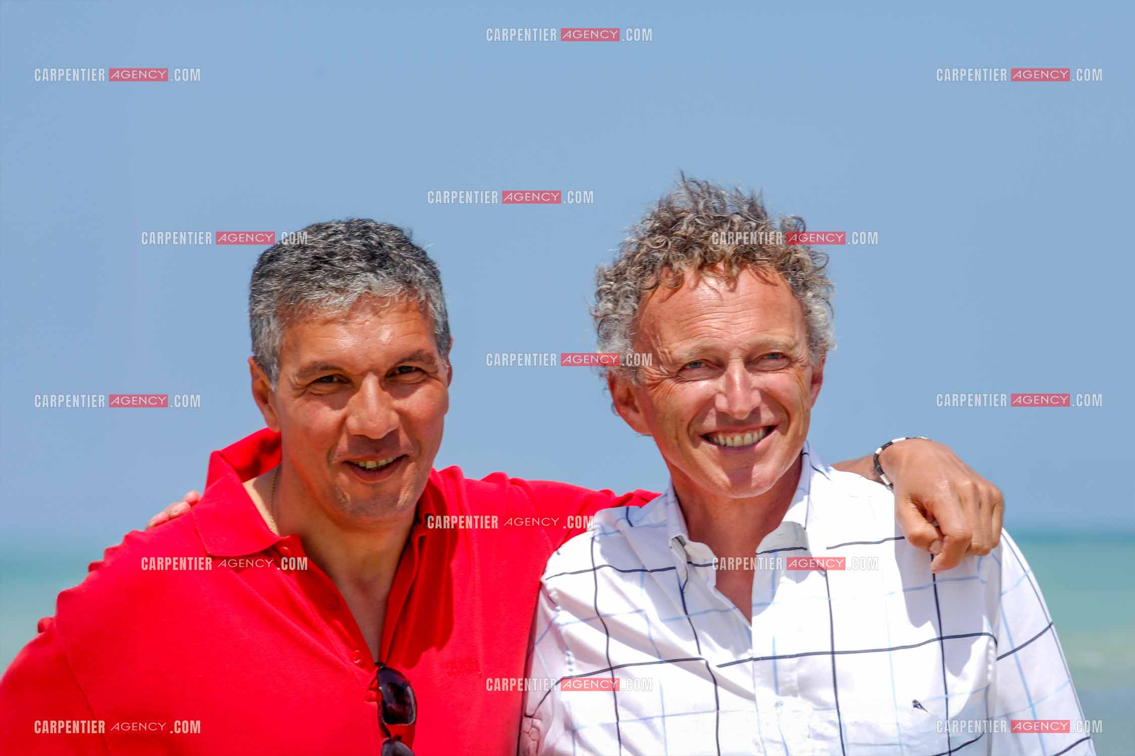 Les deux journalistes Rachid Arhab et Nelson Monfort lors du festival du film à Djerba en Tunisie le 1er mai 2006.  ( Exclusif )