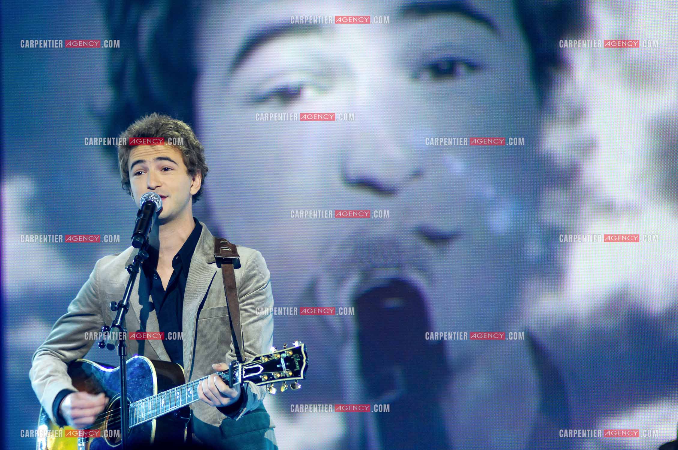 La chanteur Renand Luce sur le plateau télé HIT MACHINE. ( Exclusif )