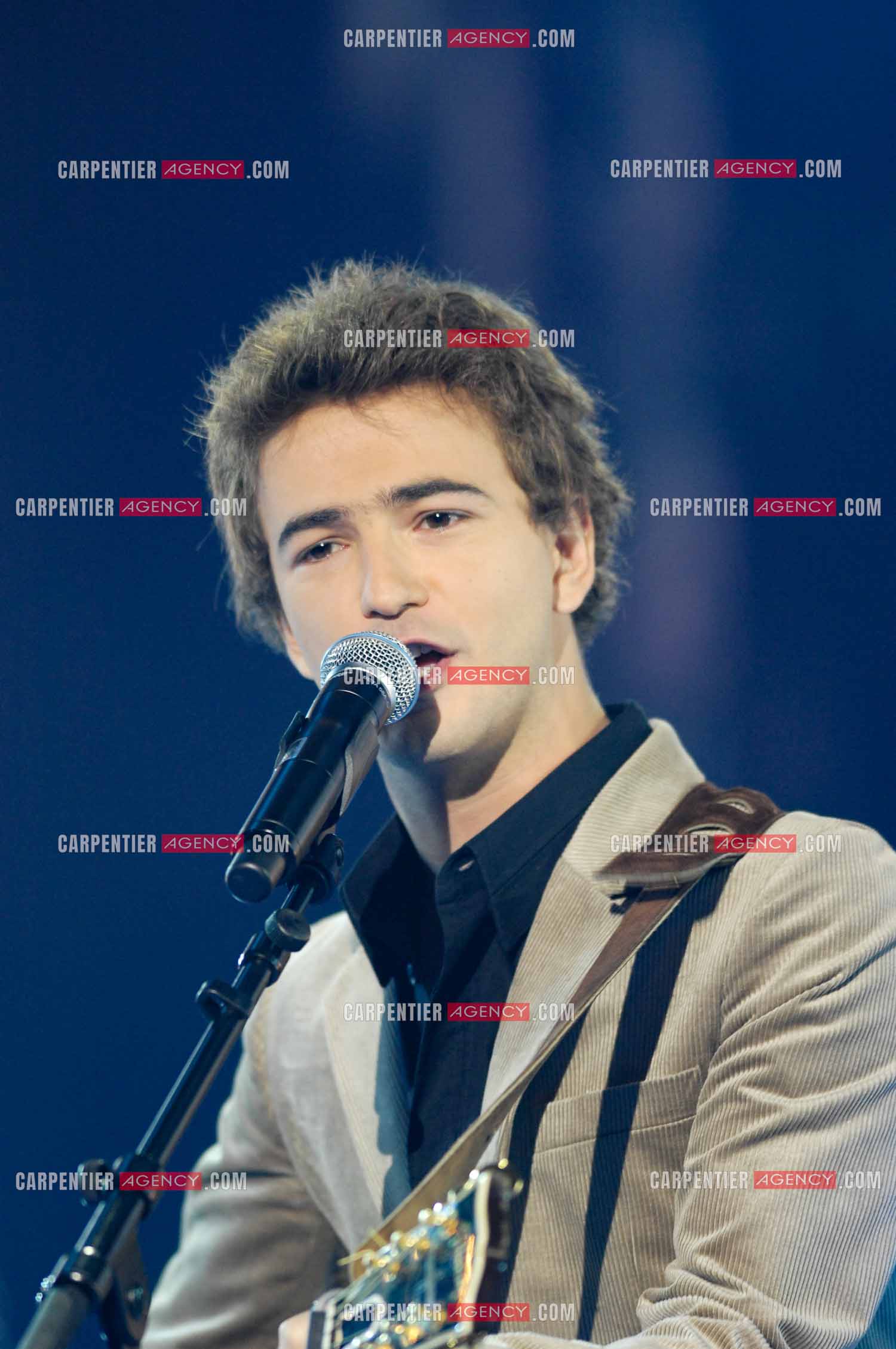 La chanteur Renand Luce sur le plateau télé HIT MACHINE. ( Exclusif )