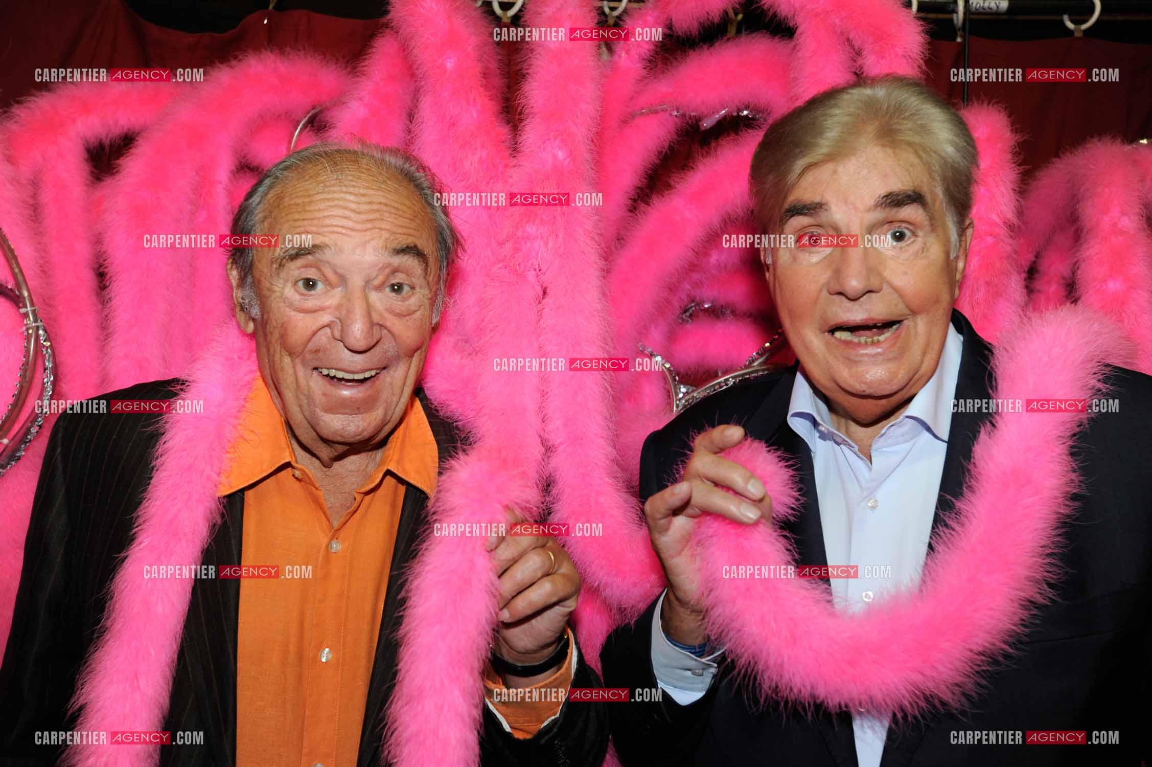 Le duo comique Roger Pierre et Jean-Marc Thibault dans les loges du Moulin Rouge à Paris.    ( Exclusif )