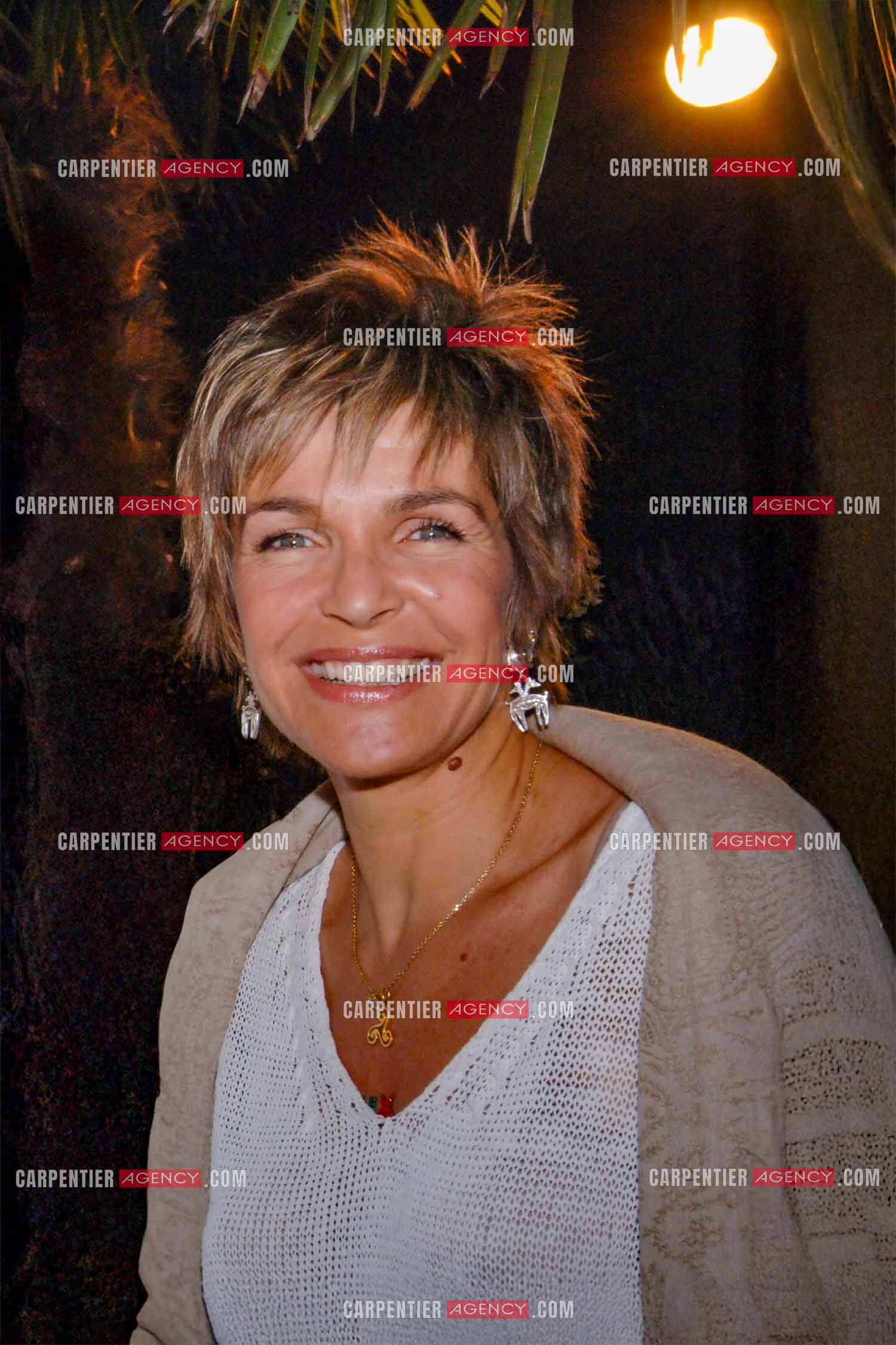 Soirée Blanche au Moulin de Ramatuelle en 2005. L'actrice Véronique Jannot.    ( Exclusif )