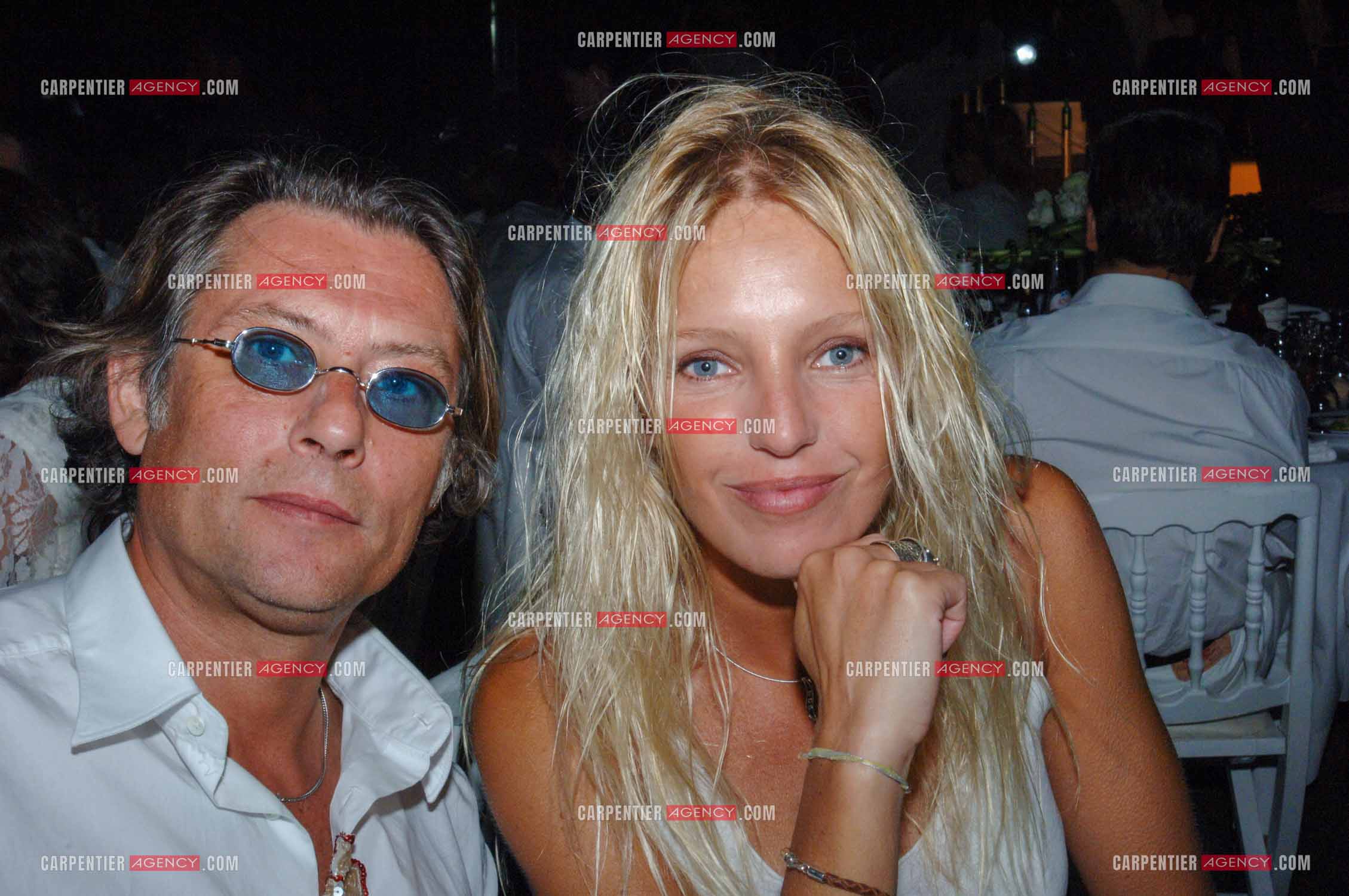 Soirée Blanche au Moulin de Ramatuelle en 2005. L'animatrice Olivia Adriaco et son mari Cecil Maury.    ( Exclusif )