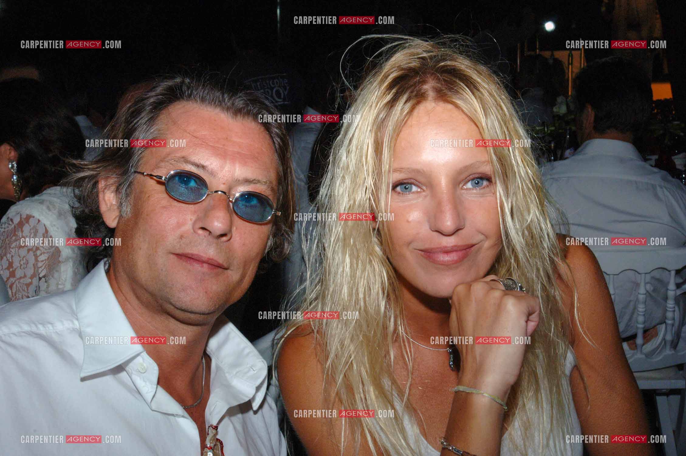 Soirée Blanche au Moulin de Ramatuelle en 2005. L'animatrice Olivia Adriaco et son mari Cecil Maury.    ( Exclusif )