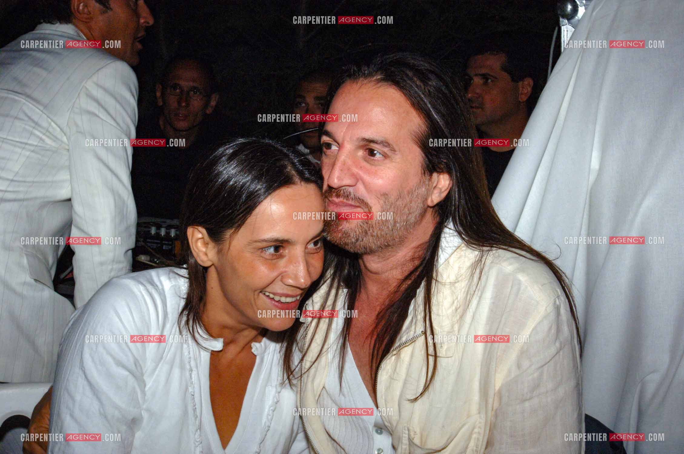 Soirée Blanche au Moulin de Ramatuelle en 2005. Le chanteur Francis Lalane et sa femme Stella.    ( Exclusif )