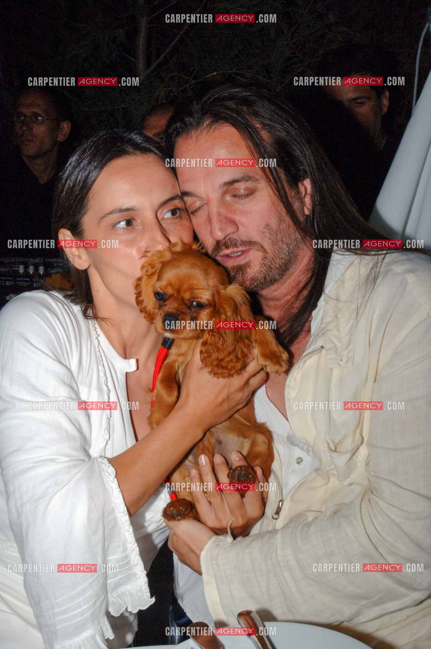 Soirée Blanche au Moulin de Ramatuelle en 2005. Le chanteur Francis Lalane et sa femme Stella.    ( Exclusif )