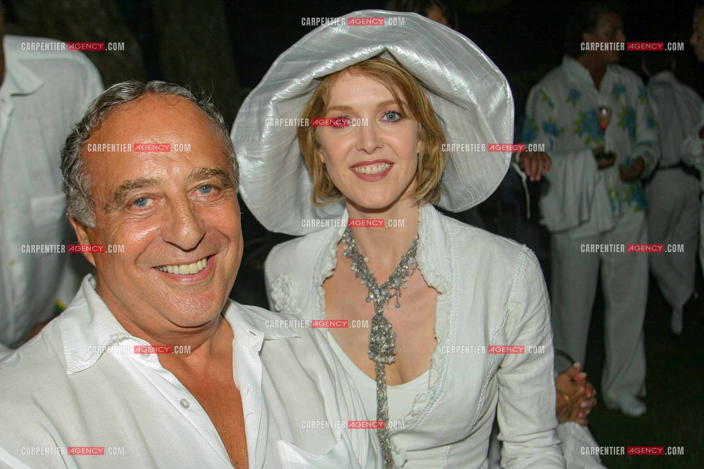 Agnès Soral et Daniel Hechter lors de la soirée Blanche à St Tropez en 2006.    ( Exclusif )