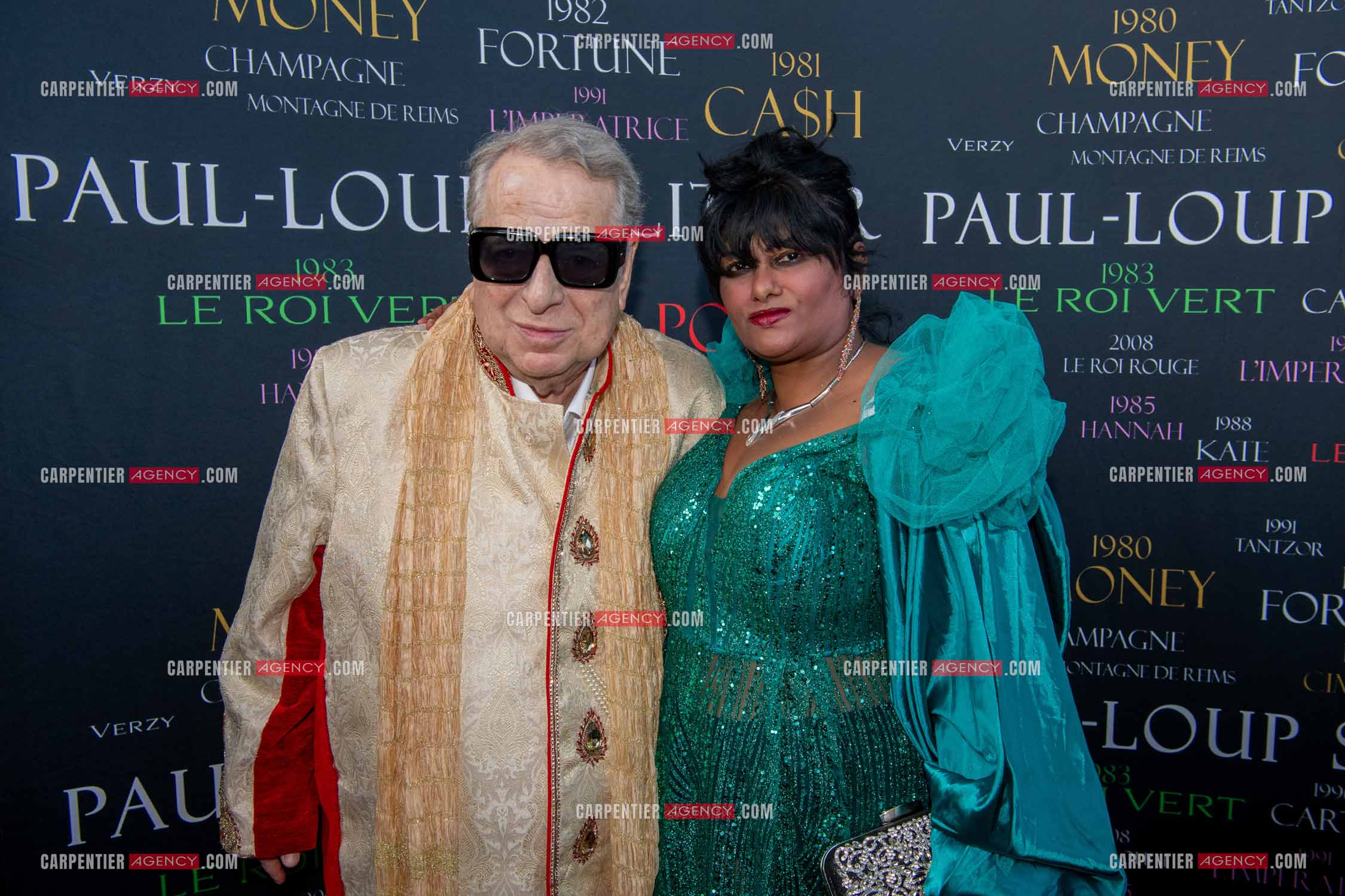 77 èm anniversaire de Paul-Loup Sulitzer aux côtés de sa compagne Supriya Answya Devi Rathoar au VIP de St Tropez.