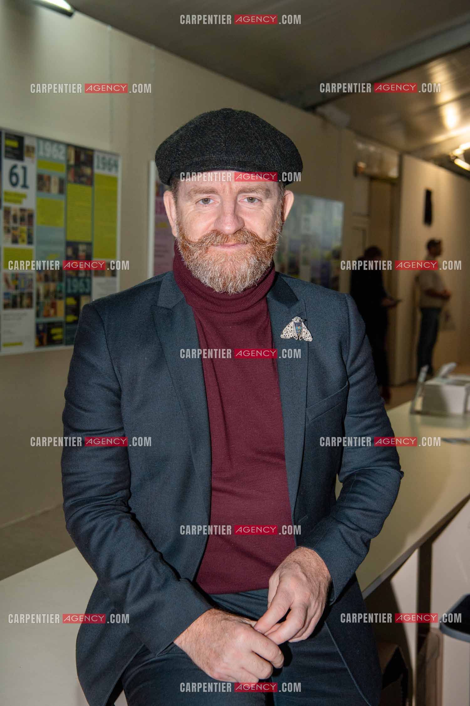 L'auteur Mathias Malzieu présente son livre “ L'EXTRAORDINARIUM “ aux éditions Le Livre de Poche.      ( Exclusif )