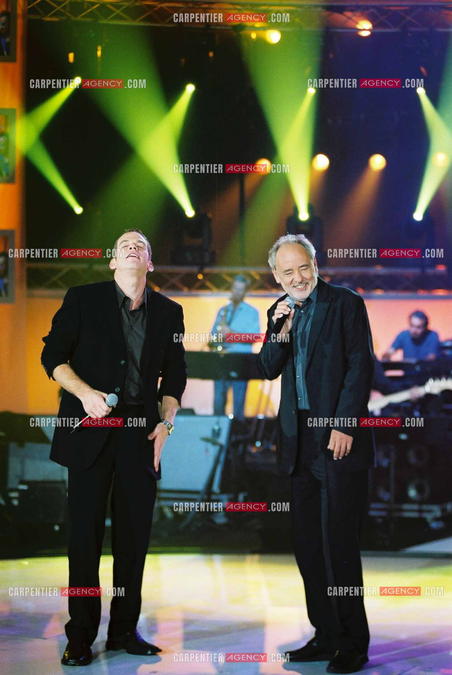 Enregistrement pour TF1. Les chanteurs Garou et Maxime Leforestier réunis pour un duo.  ( Exclusif )