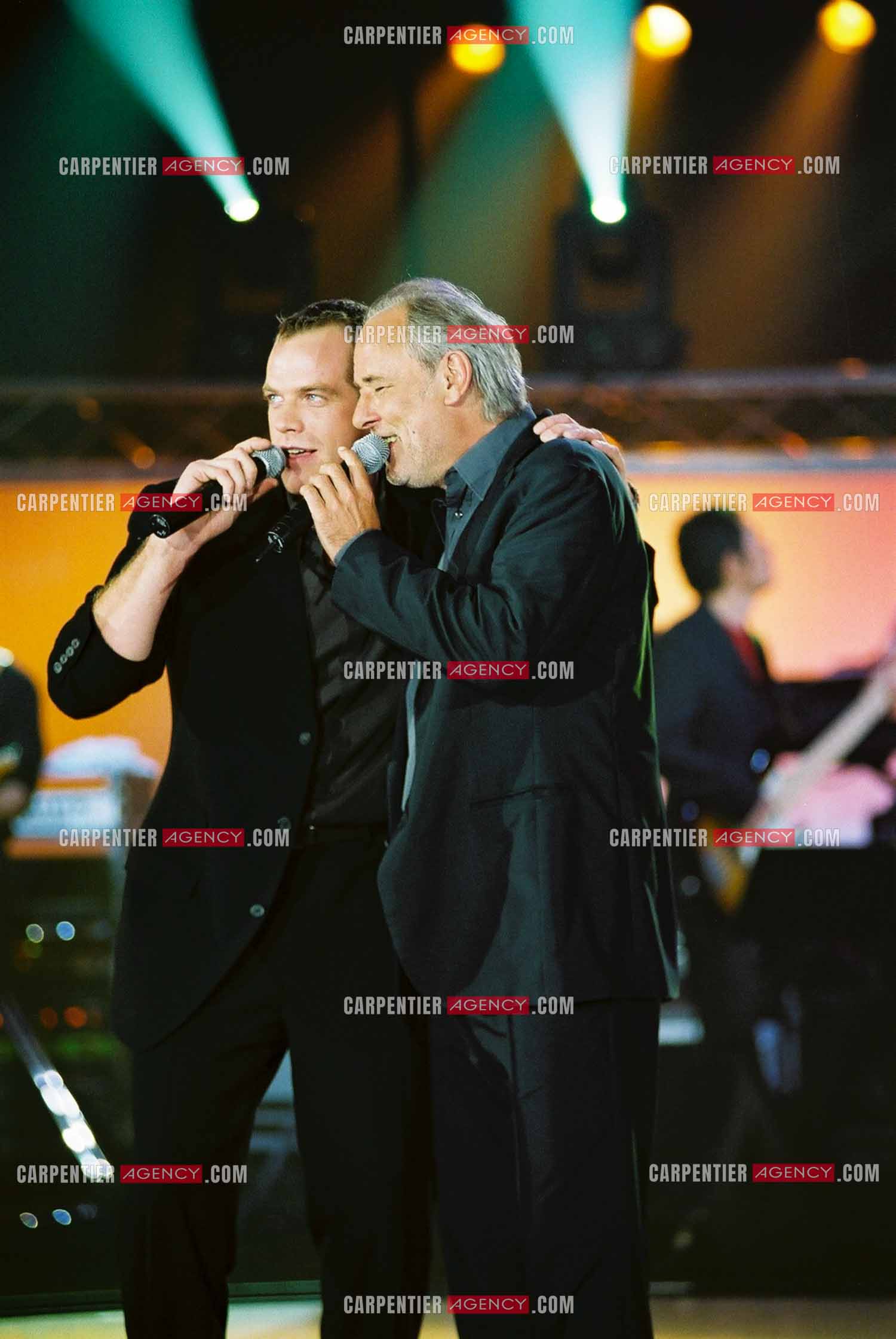 Enregistrement pour TF1. Les chanteurs Garou et Maxime Leforestier réunis pour un duo.  ( Exclusif )