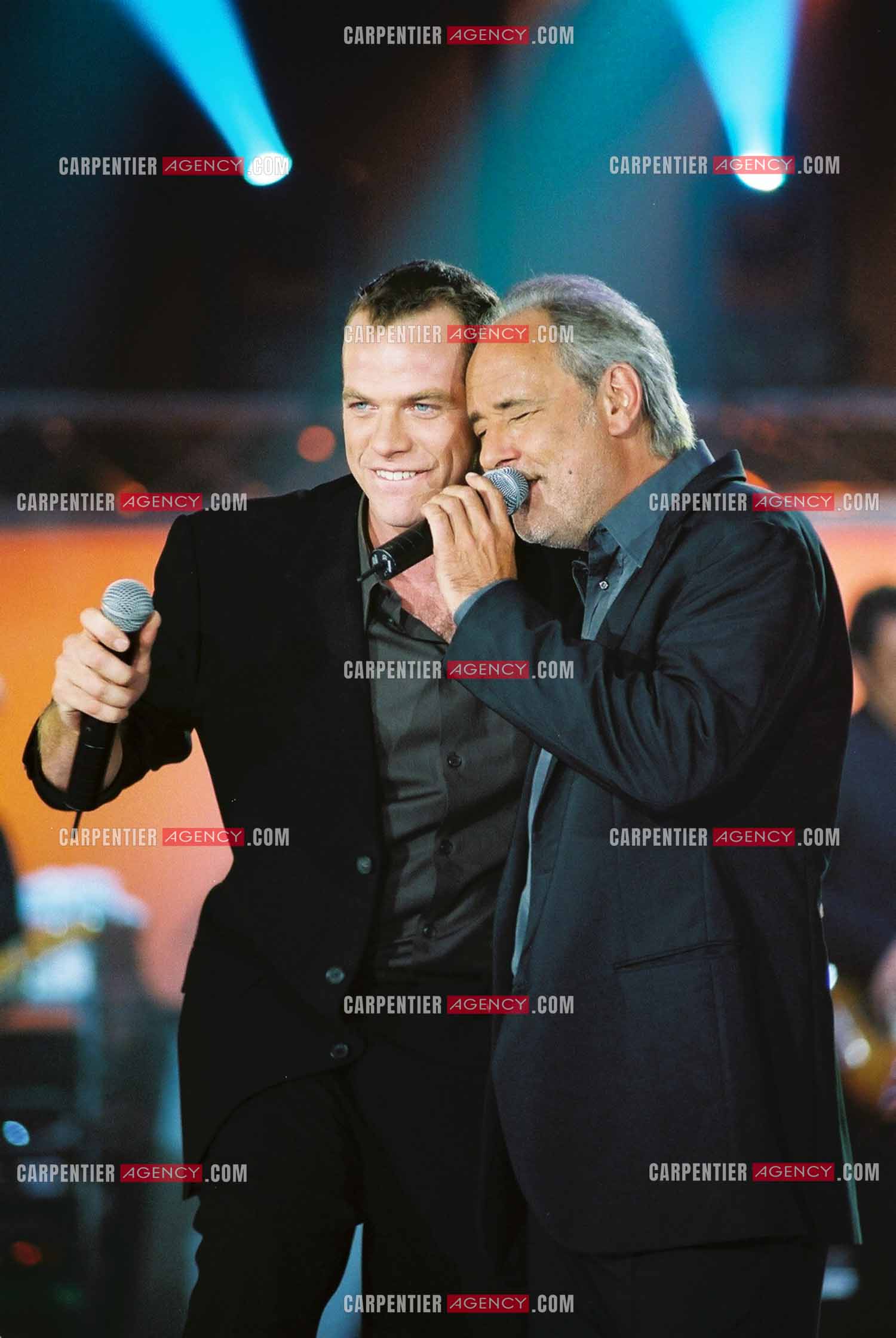 Enregistrement pour TF1. Les chanteurs Garou et Maxime Leforestier réunis pour un duo.  ( Exclusif )