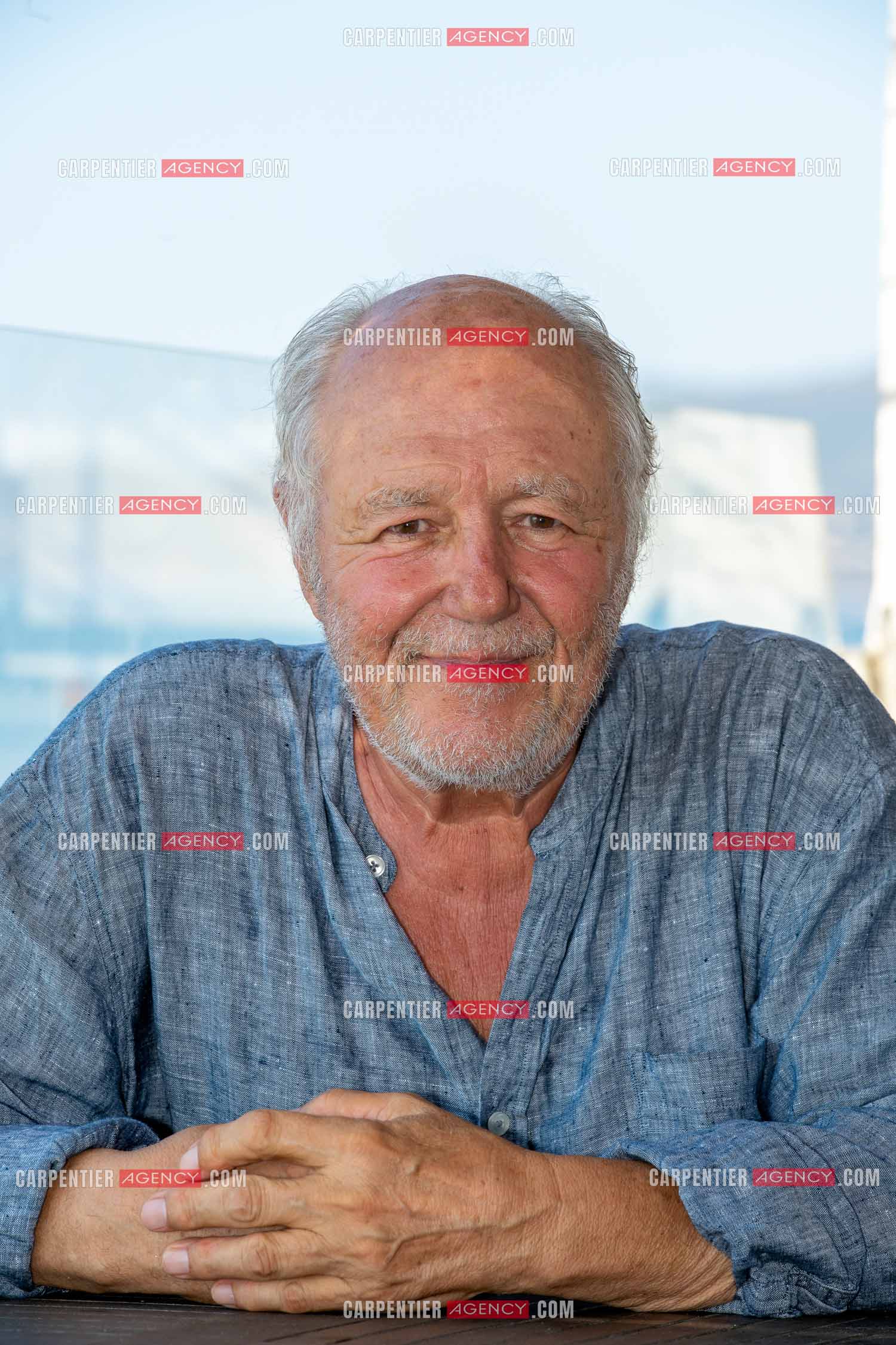 L'humoriste Marc Jolivet sort son livre “ TUEUR HORS SÉRIE “ aux éditions Plon.    ( Exclusif )