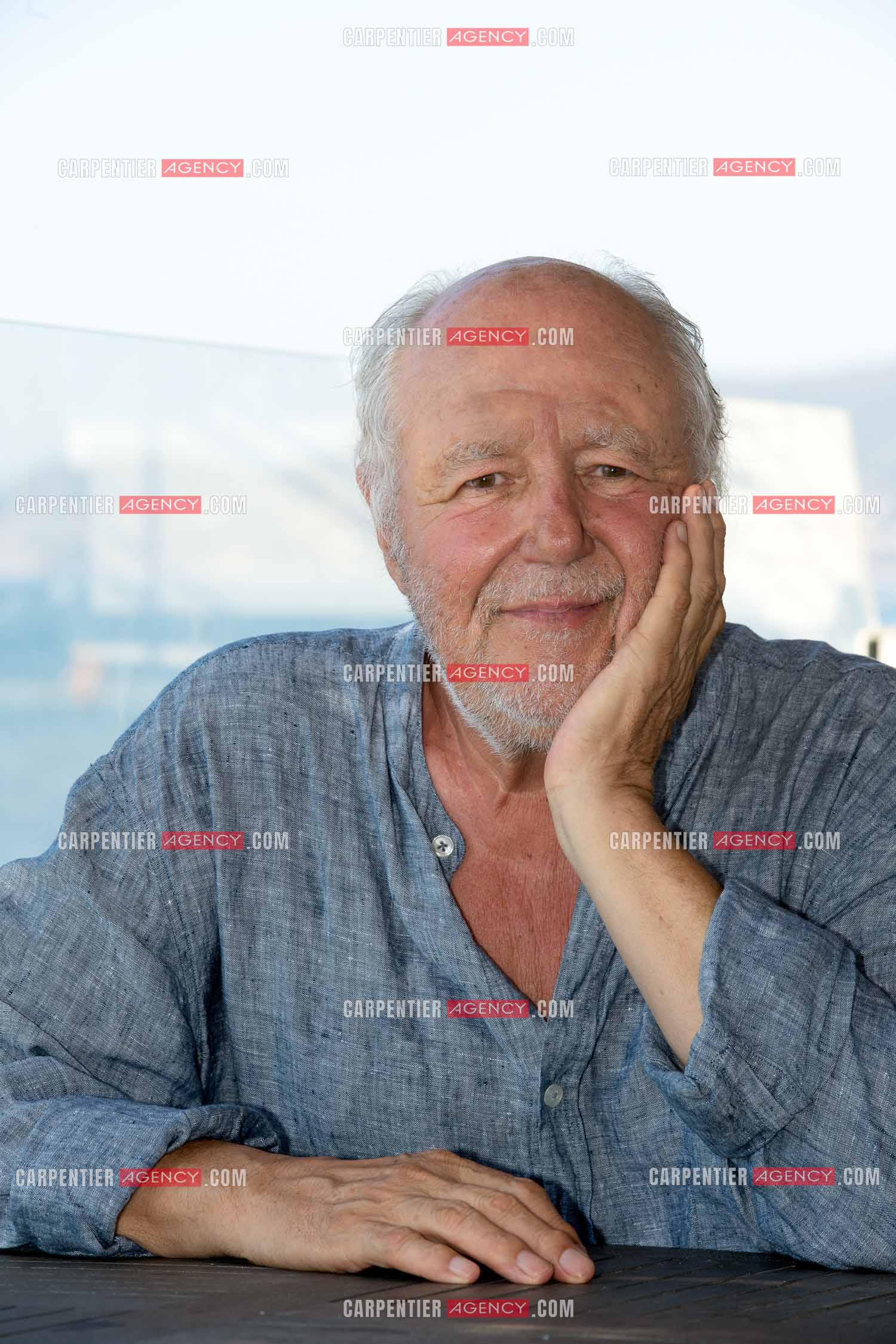 L'humoriste Marc Jolivet sort son livre “ TUEUR HORS SÉRIE “ aux éditions Plon.    ( Exclusif )