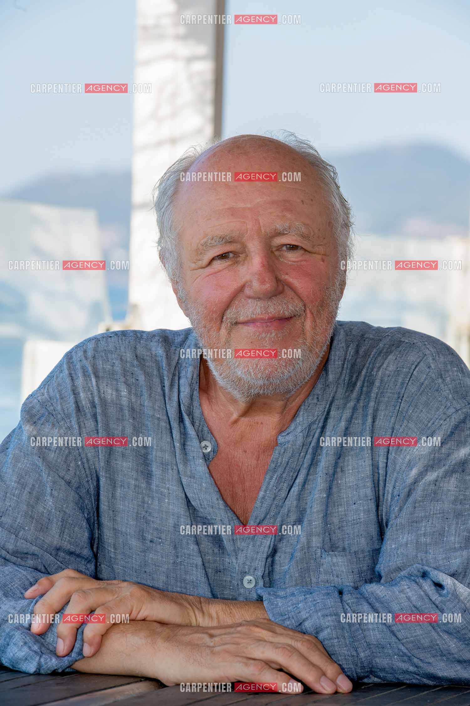 L'humoriste Marc Jolivet sort son livre “ TUEUR HORS SÉRIE “ aux éditions Plon.    ( Exclusif )