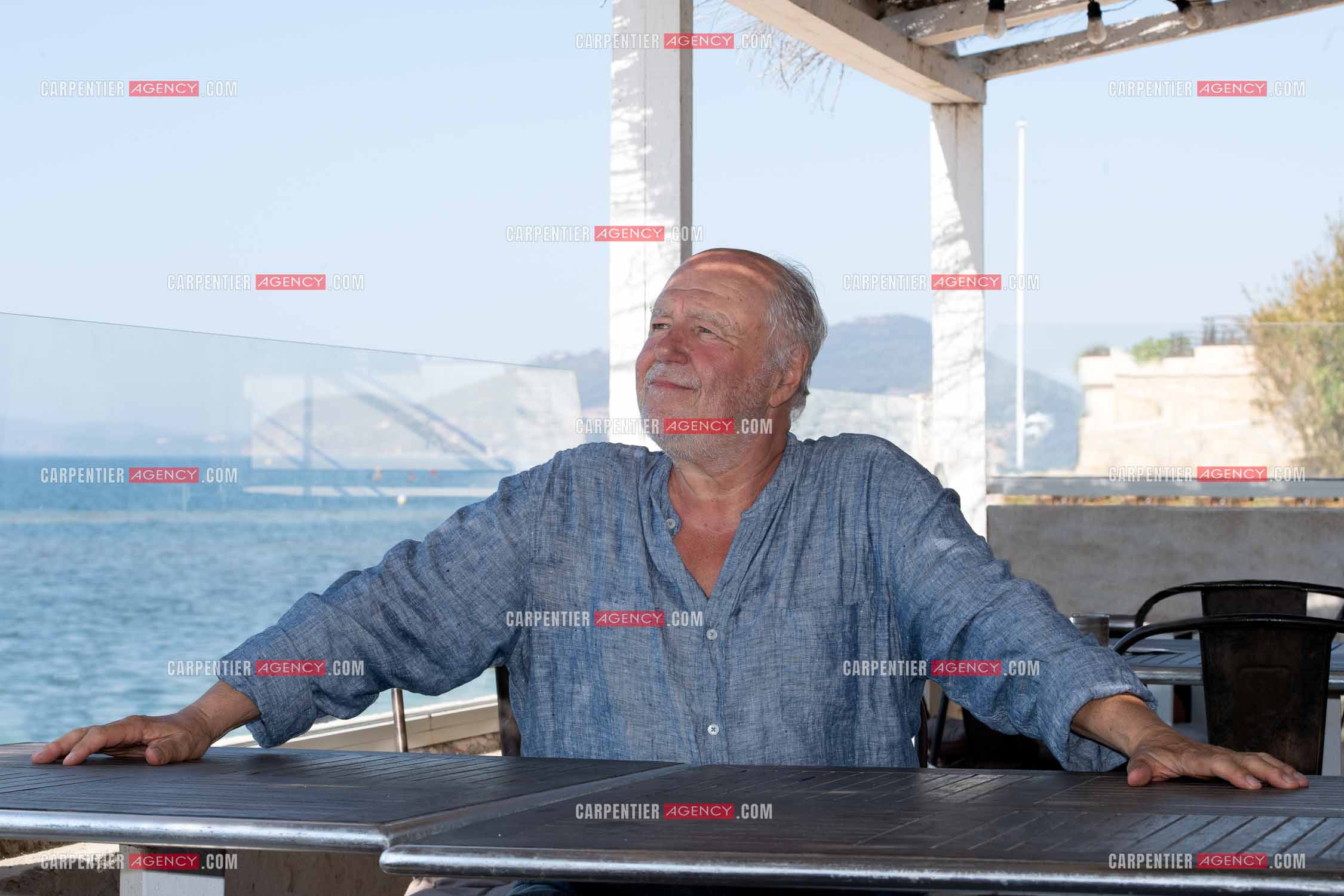 L'humoriste Marc Jolivet sort son livre “ TUEUR HORS SÉRIE “ aux éditions Plon.    ( Exclusif )