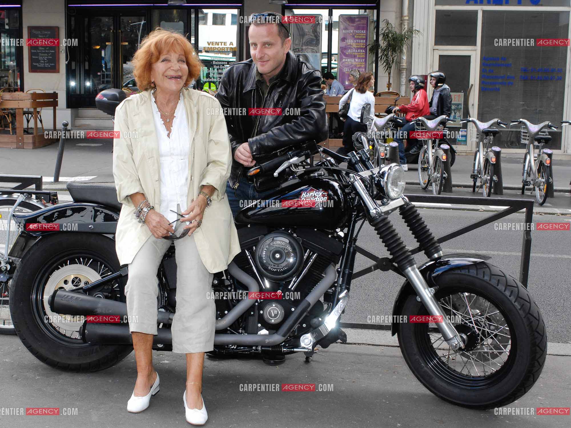 La comédienne Maria Pacôme et son fils François-Pierre a Paris le 11 Septembre 2007.     ( Exclusif )