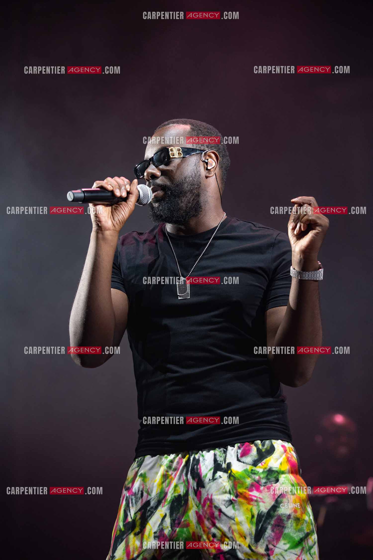 Le rappeur Maître Gim's en concert.