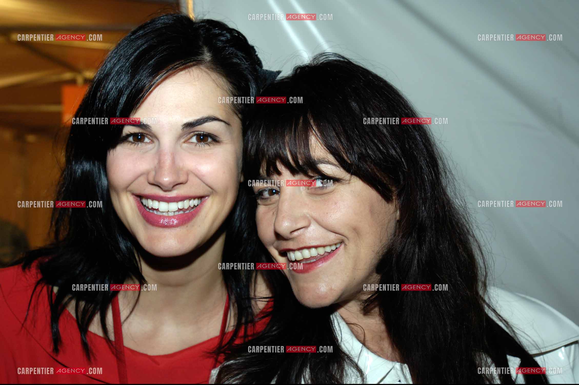 La chanteuse Lio et sa soeur Helena Noguerra aux Victoires de la Musique en 2007.        ( Exclusif )