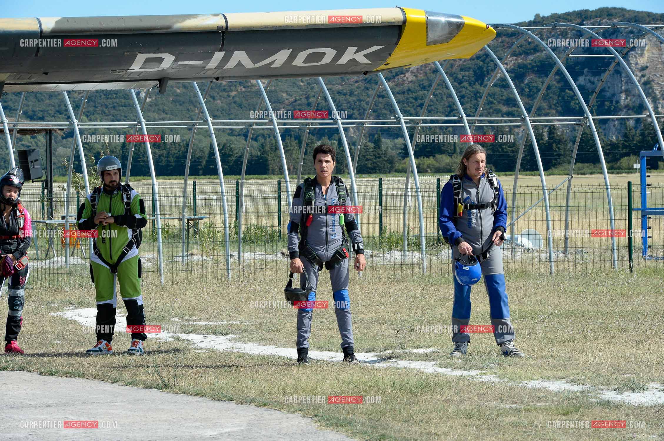 Le chanteur Jean-Luc Lahaye dans le sud de la France pour sauter en parachute. Artiste de la tournée STARS 80.        ( Exclusif )