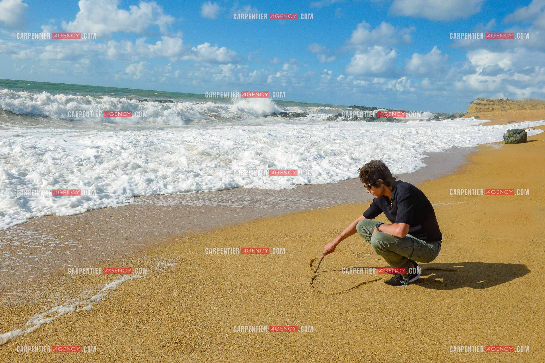 Le chanteur Jean-Luc Lahaye sur les plages de la côte atlantique. Artiste de la tournée Stars 80.    ( Exclusif )