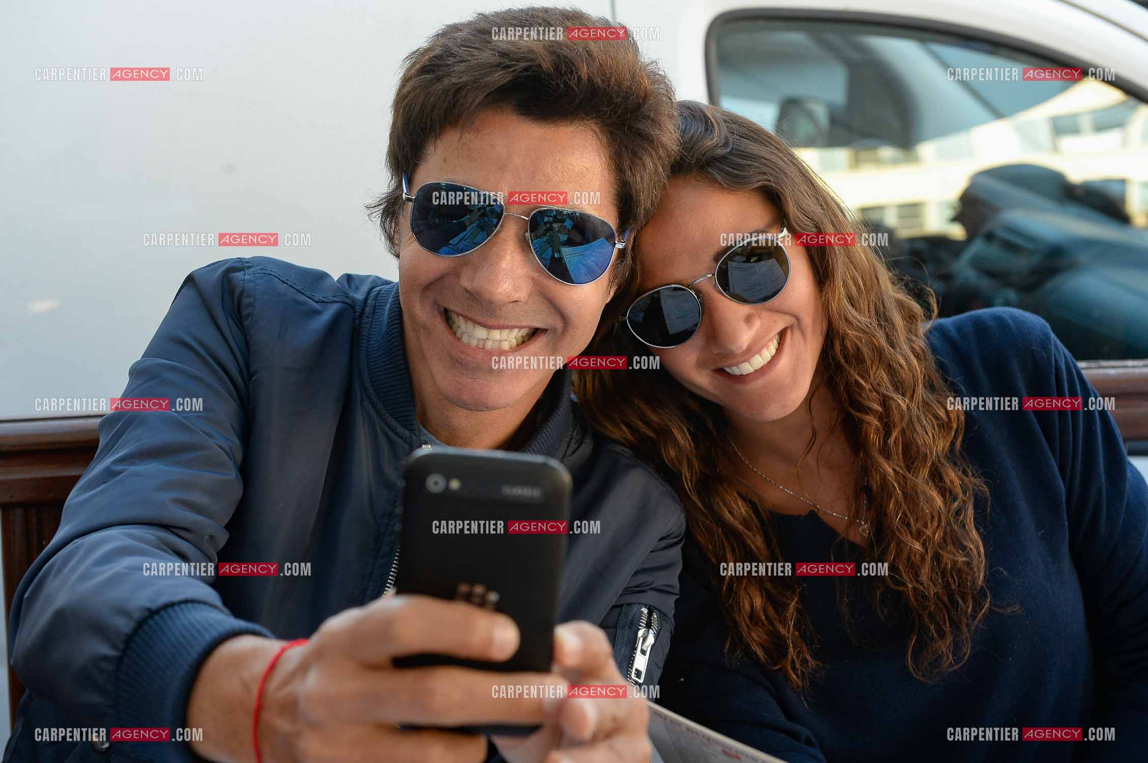 Jean-Luc Lahaye et sa fille Margaux en terrasse d'un restaurant à Laon. Artiste de la tournée STARS 80.        ( Exclusif )