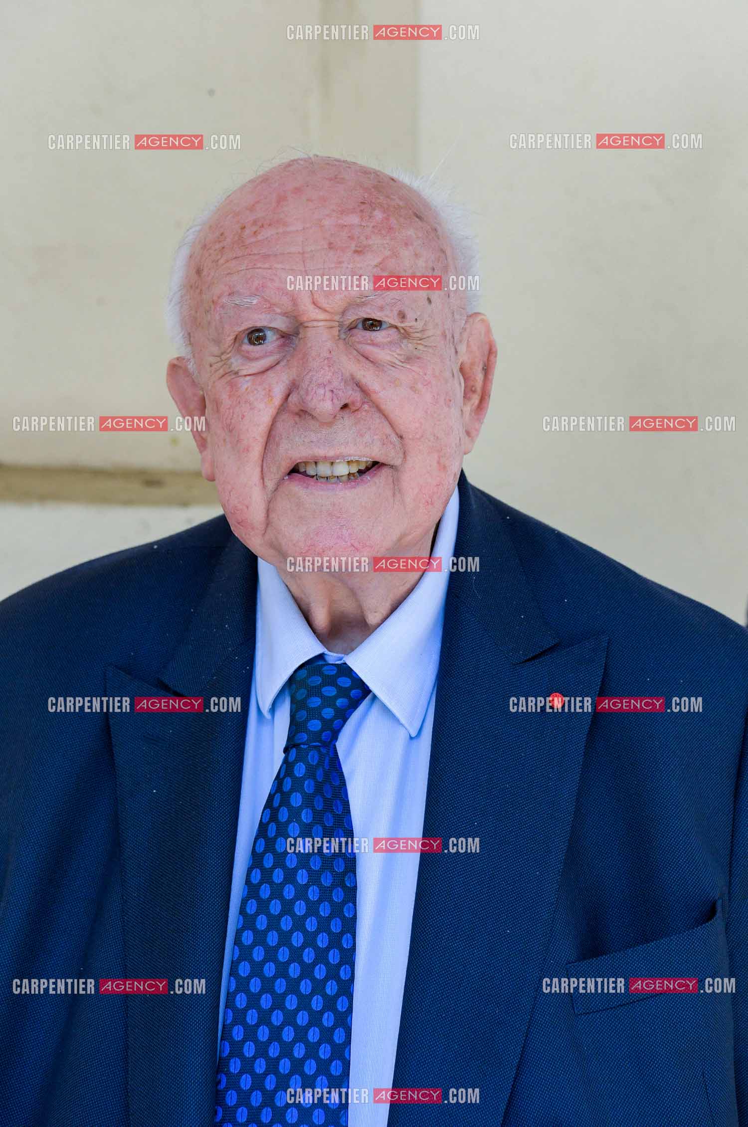 Jean-Claude Gaudin maire sortant  vote pour le deuxième tour des élections municipales bureau 806 de l'école Jean Mermoz  dans le 8 èm arrondissement de Marseille.
